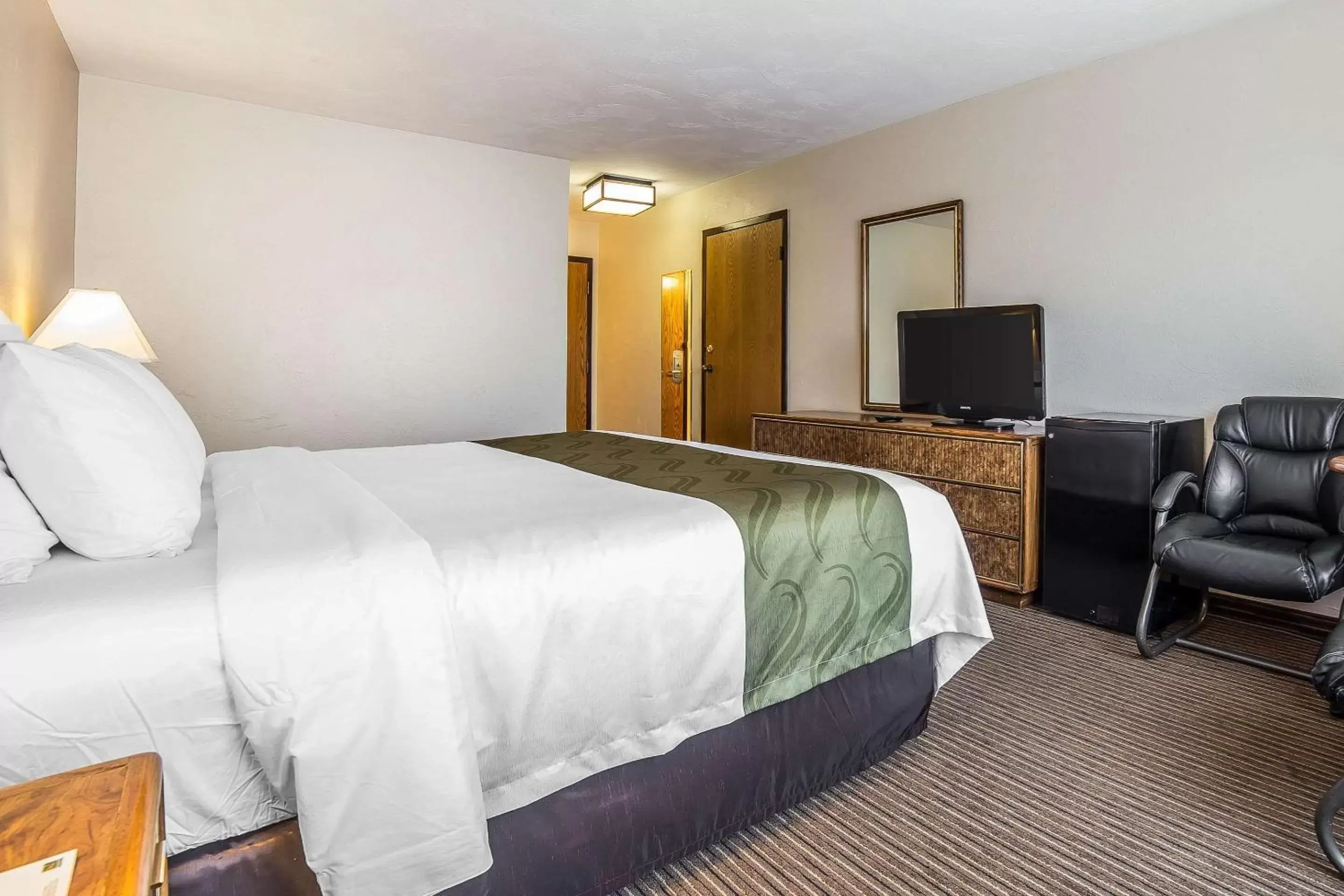 Photo of the whole room, Bed in Quality Inn Richfield I-70