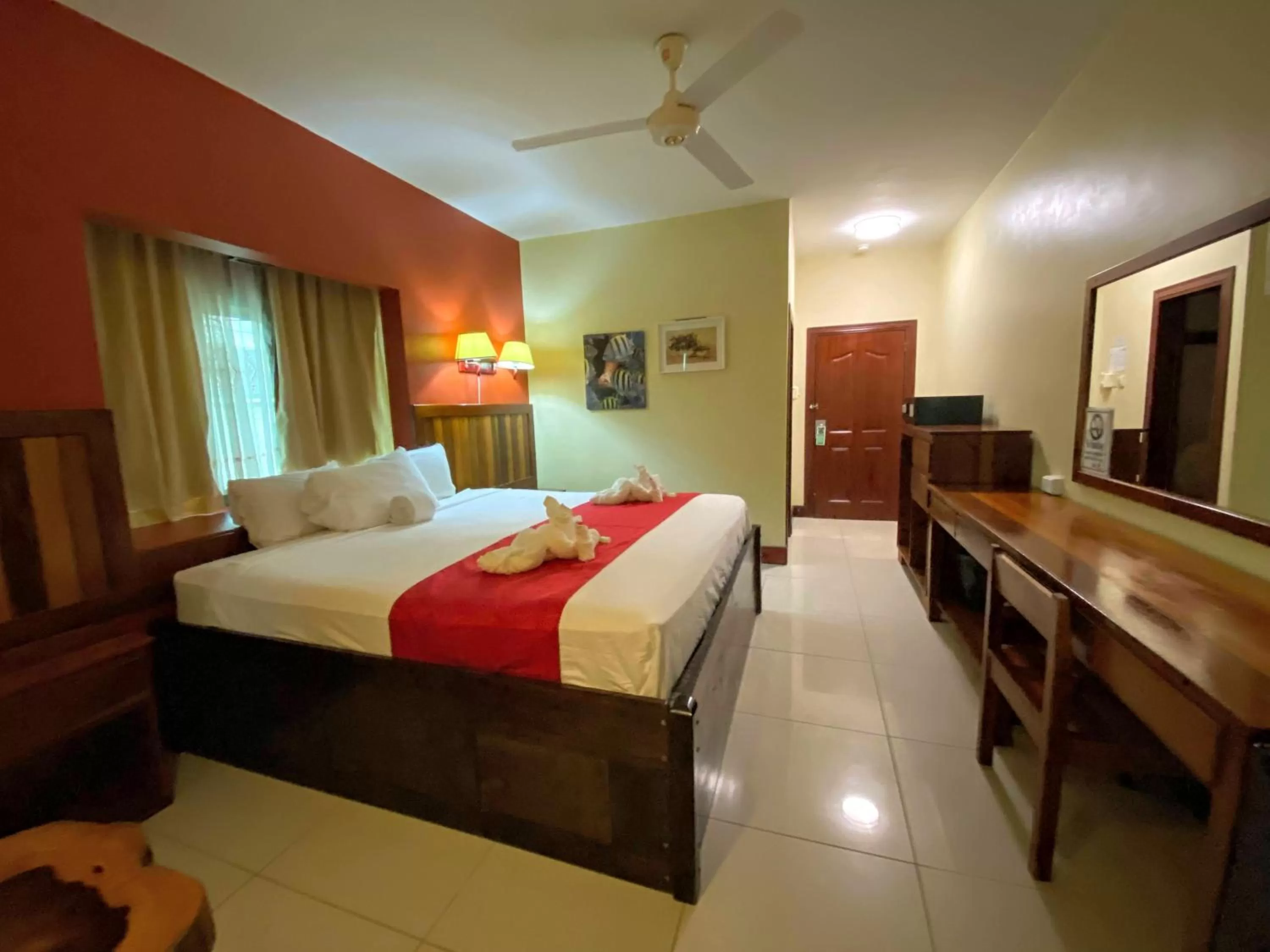 Photo of the whole room, Bed in Caye Caulker Plaza Hotel