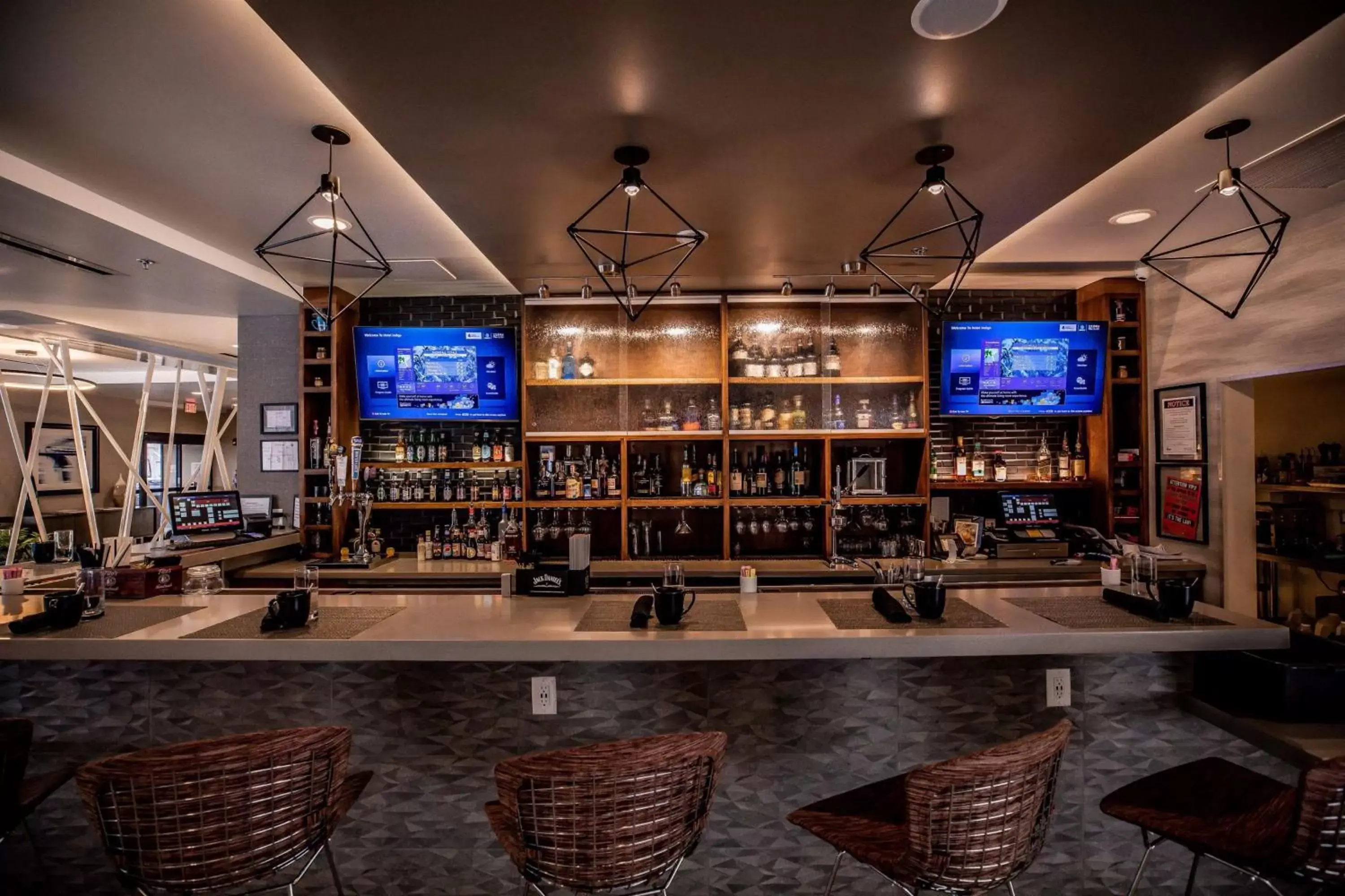 Lounge or bar in Hotel Indigo Harrisburg – Hershey