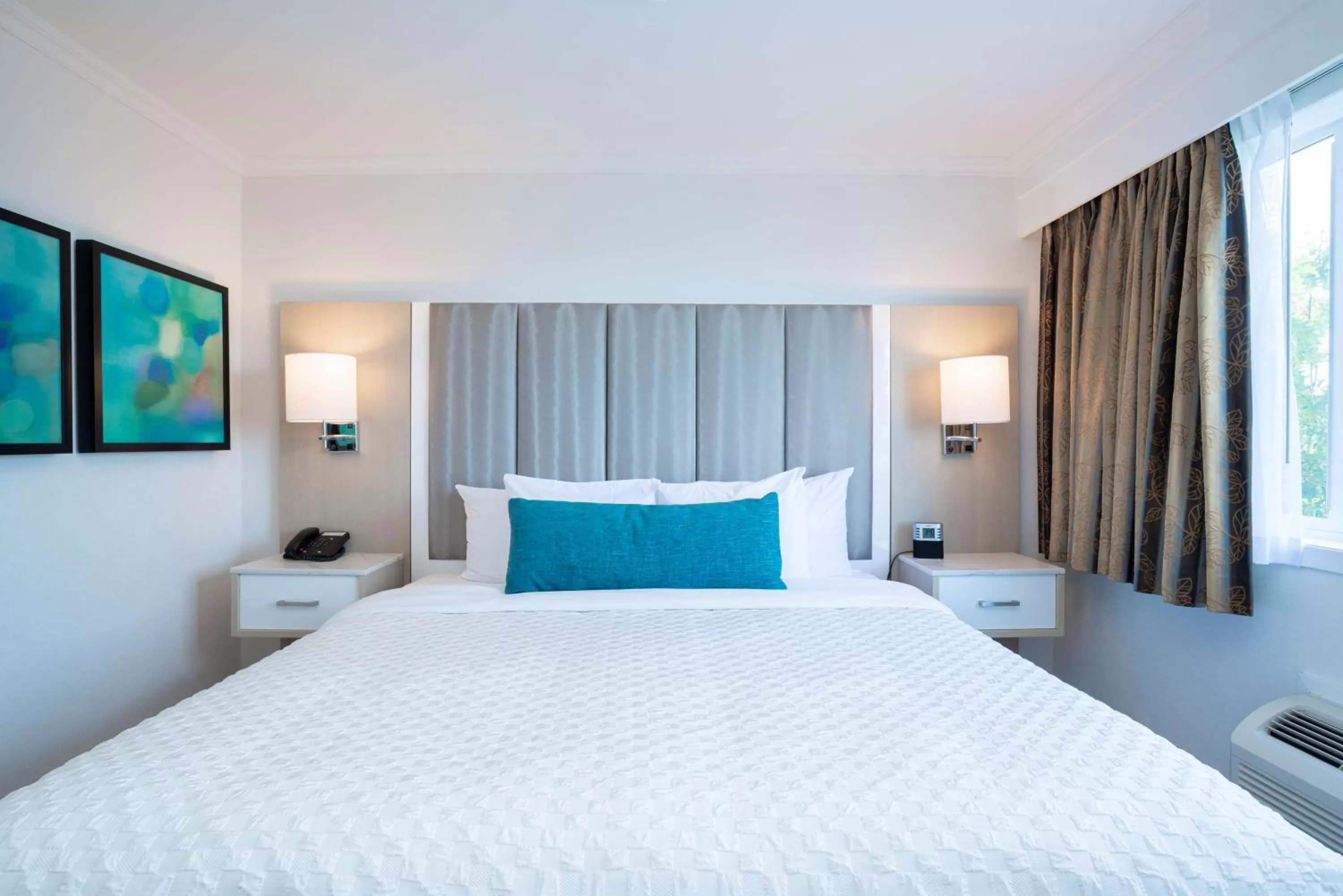 Photo of the whole room, Bed in Best Western Dorchester Hotel