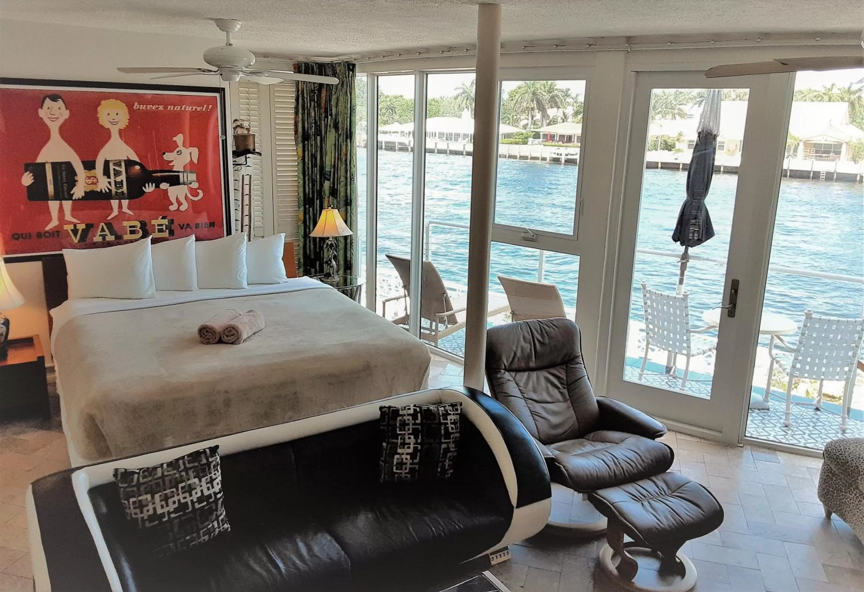 Bed in Manhattan Tower Apartment Hotel