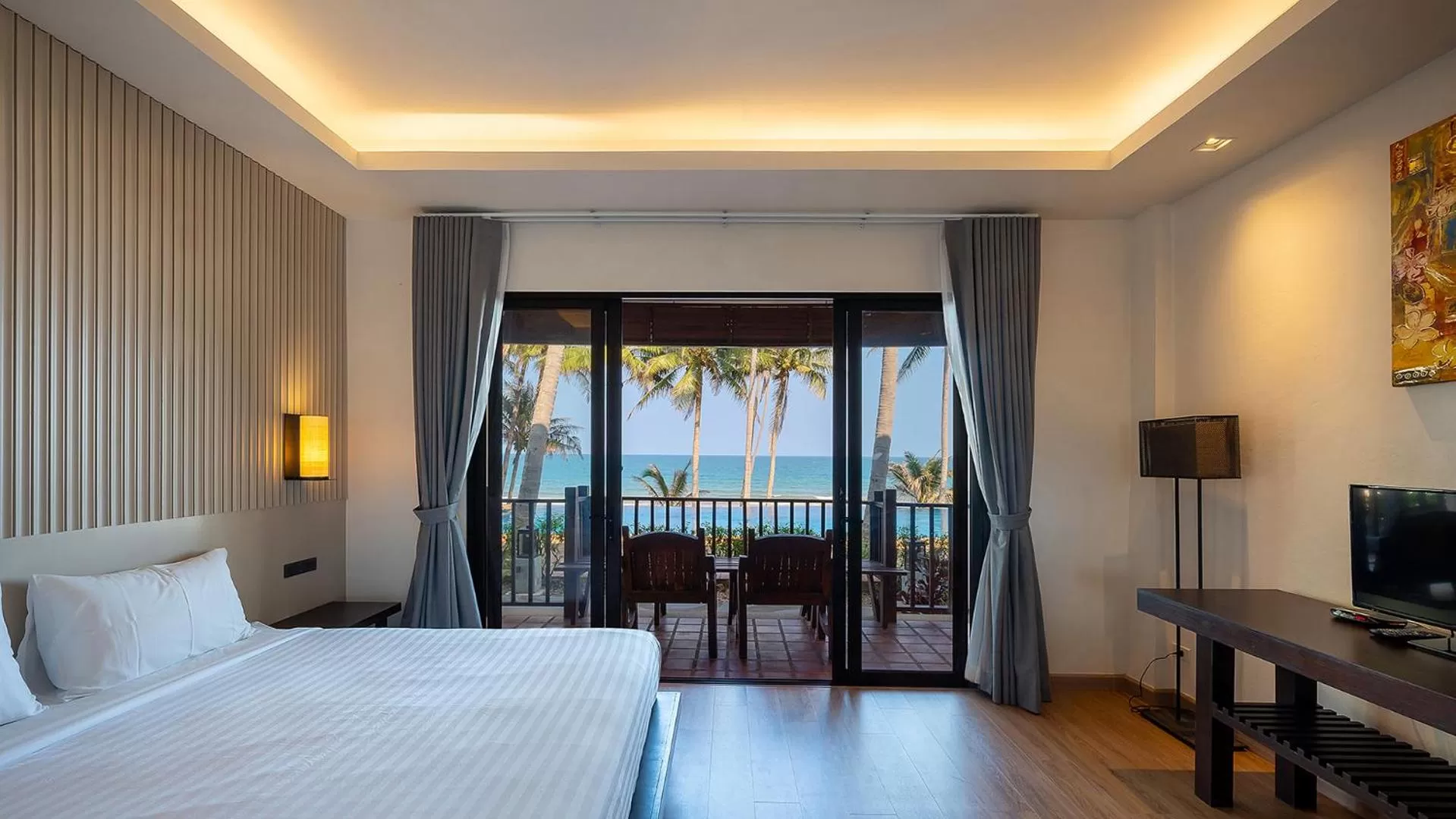 Bed in Ban Saithong Beach Resort