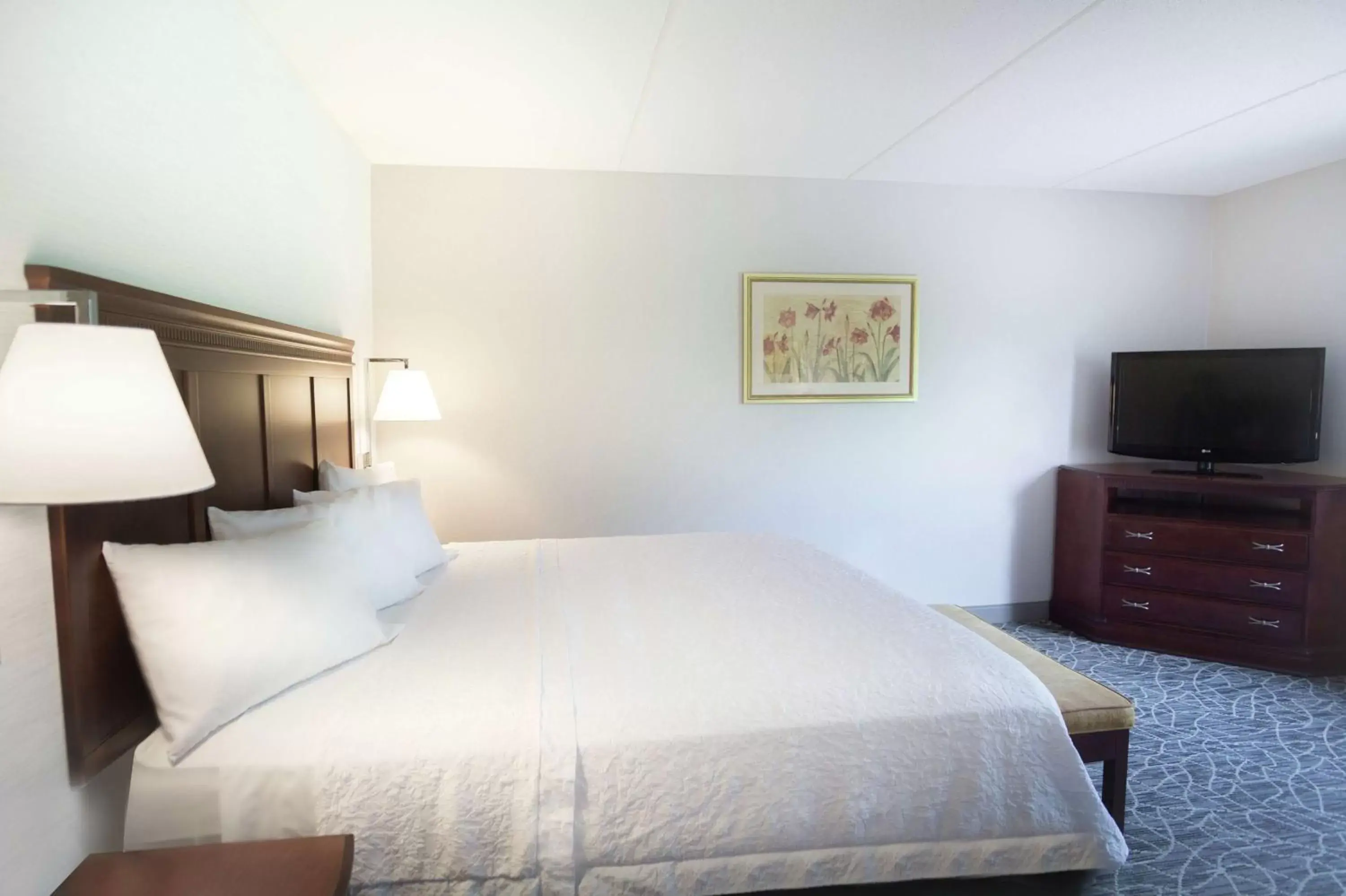 Bed in Hampton Inn & Suites Berkshires-Lenox