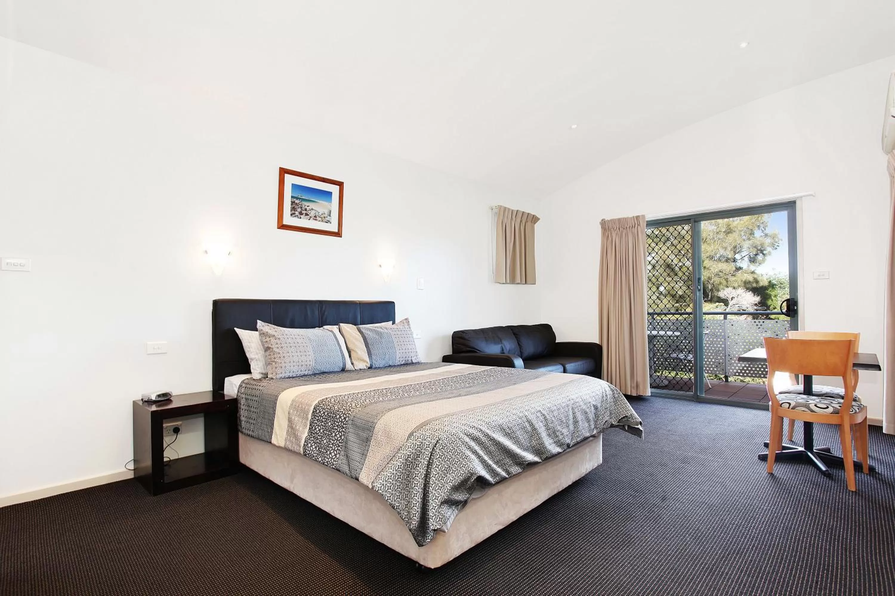 Deluxe Suite in Travellers Motor Village