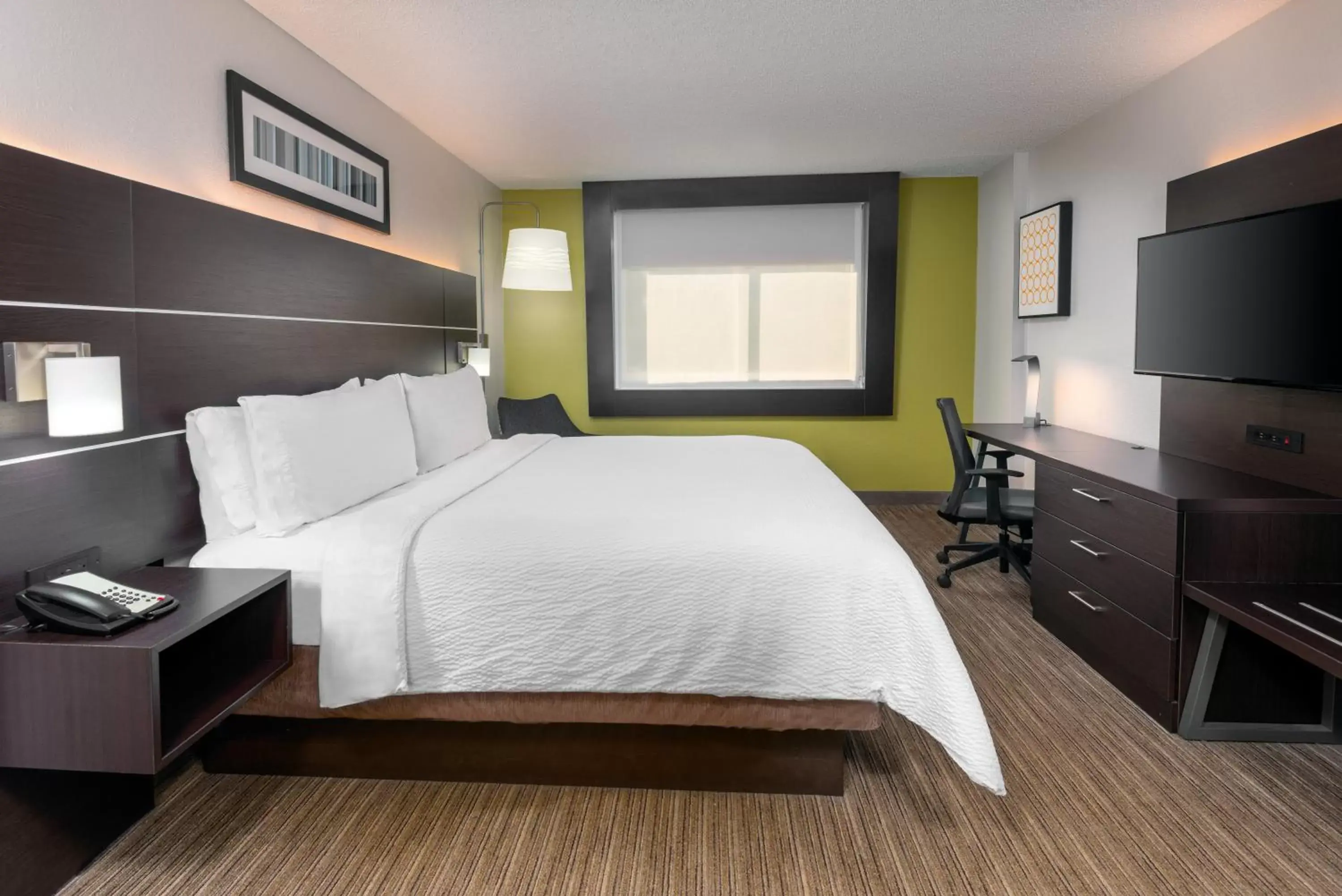 Bed in Holiday Inn Express Miami Airport Doral Area, an IHG Hotel