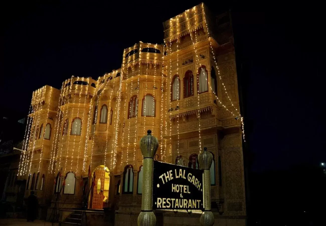 Night in Hotel Lal Garh Fort And Palace