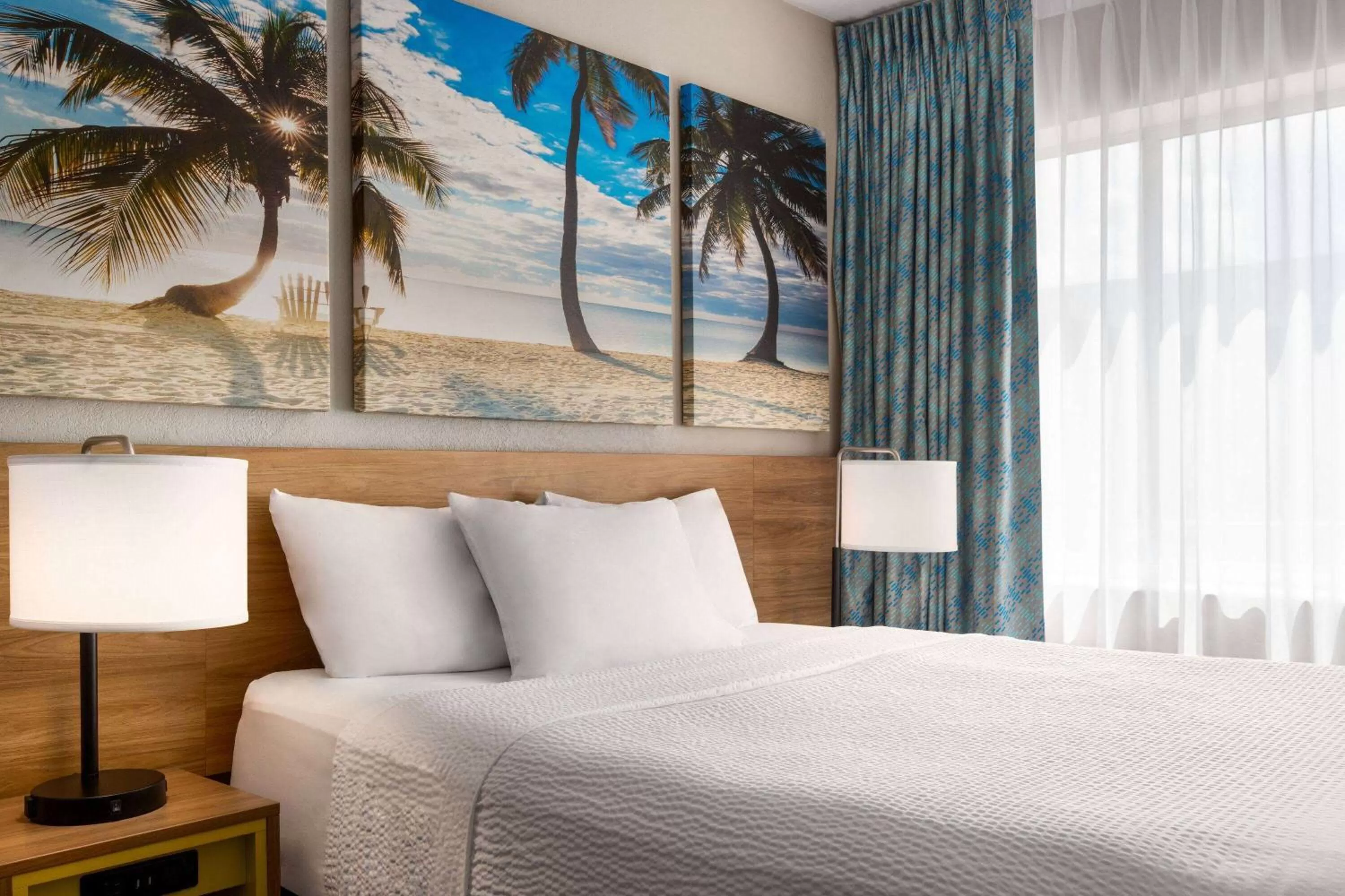 Photo of the whole room, Bed in Days Inn by Wyndham Miami Airport North