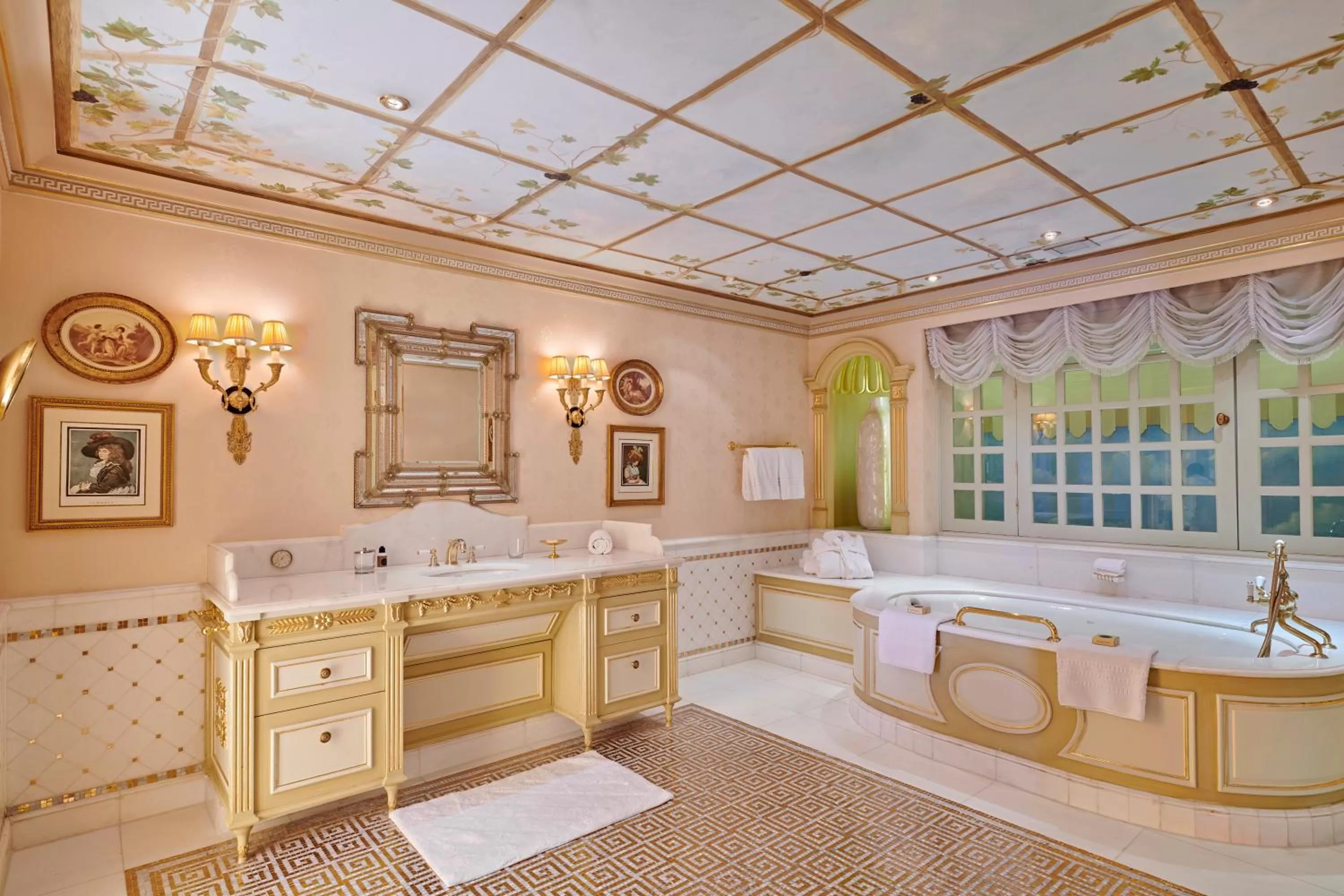 Shower in Four Seasons Hotel Alexandria At San Stefano