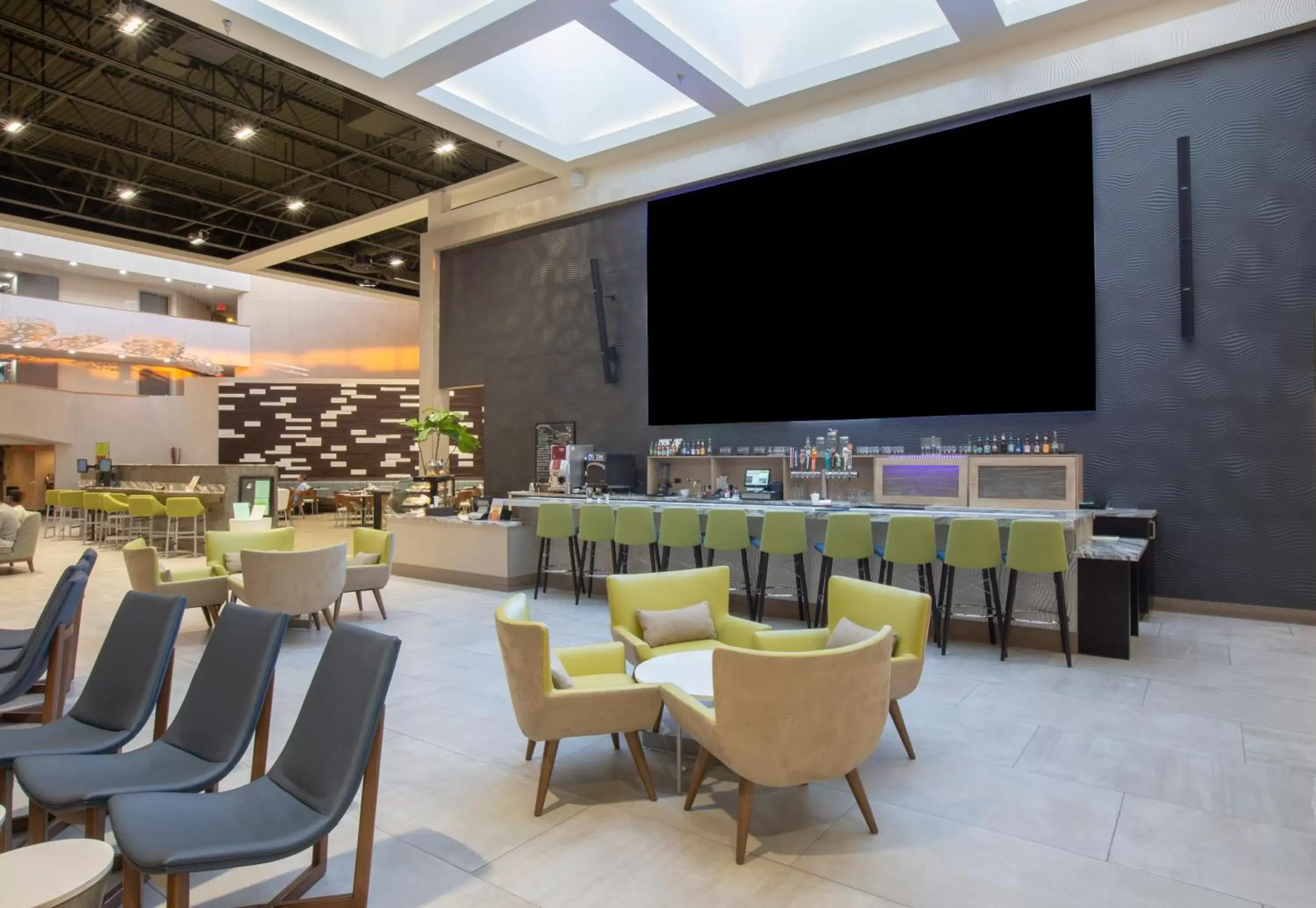 Lounge or bar, Restaurant/Places to Eat in Holiday Inn Orlando International Airport, an IHG Hotel