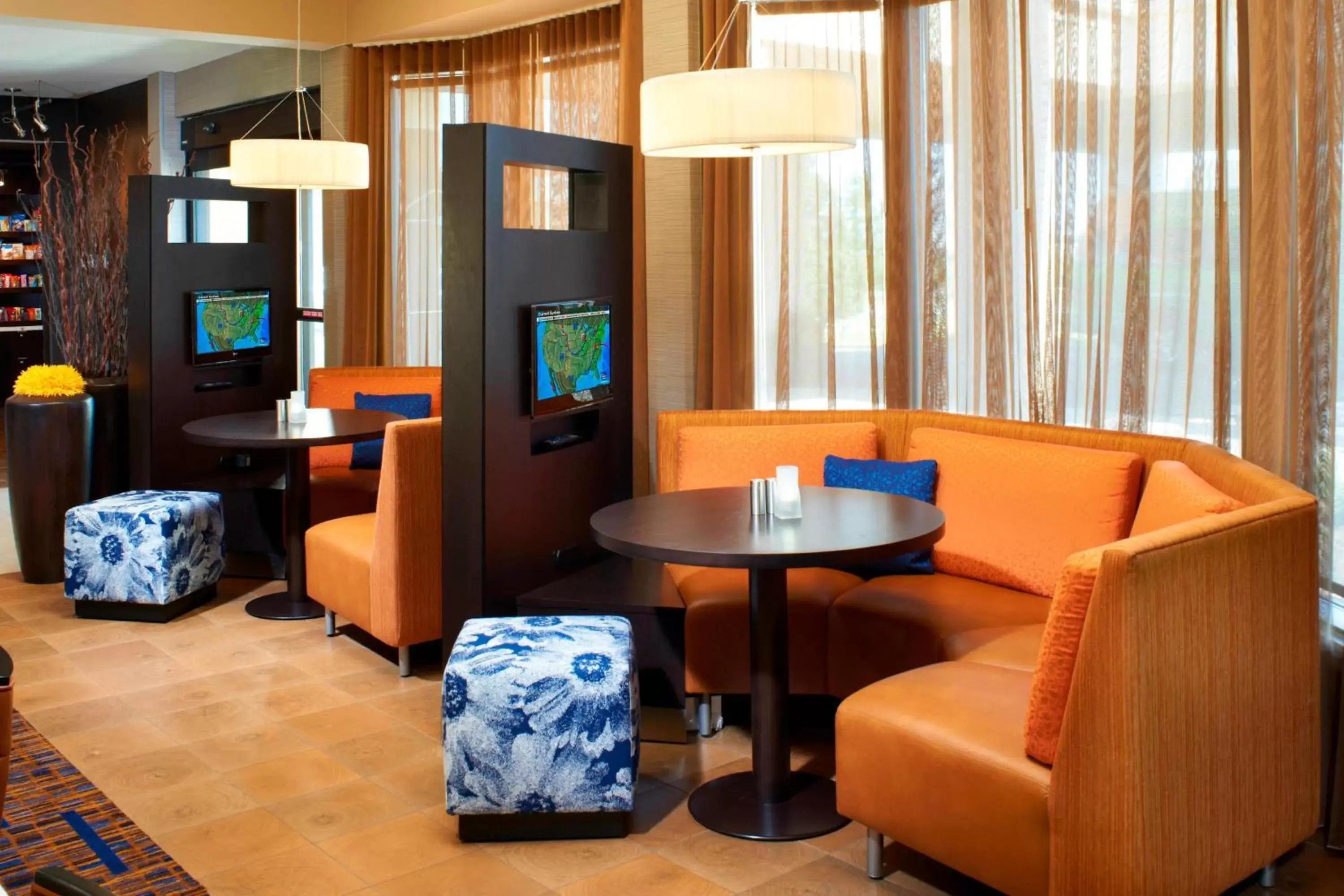 Other, Seating Area in Courtyard by Marriott Rockford