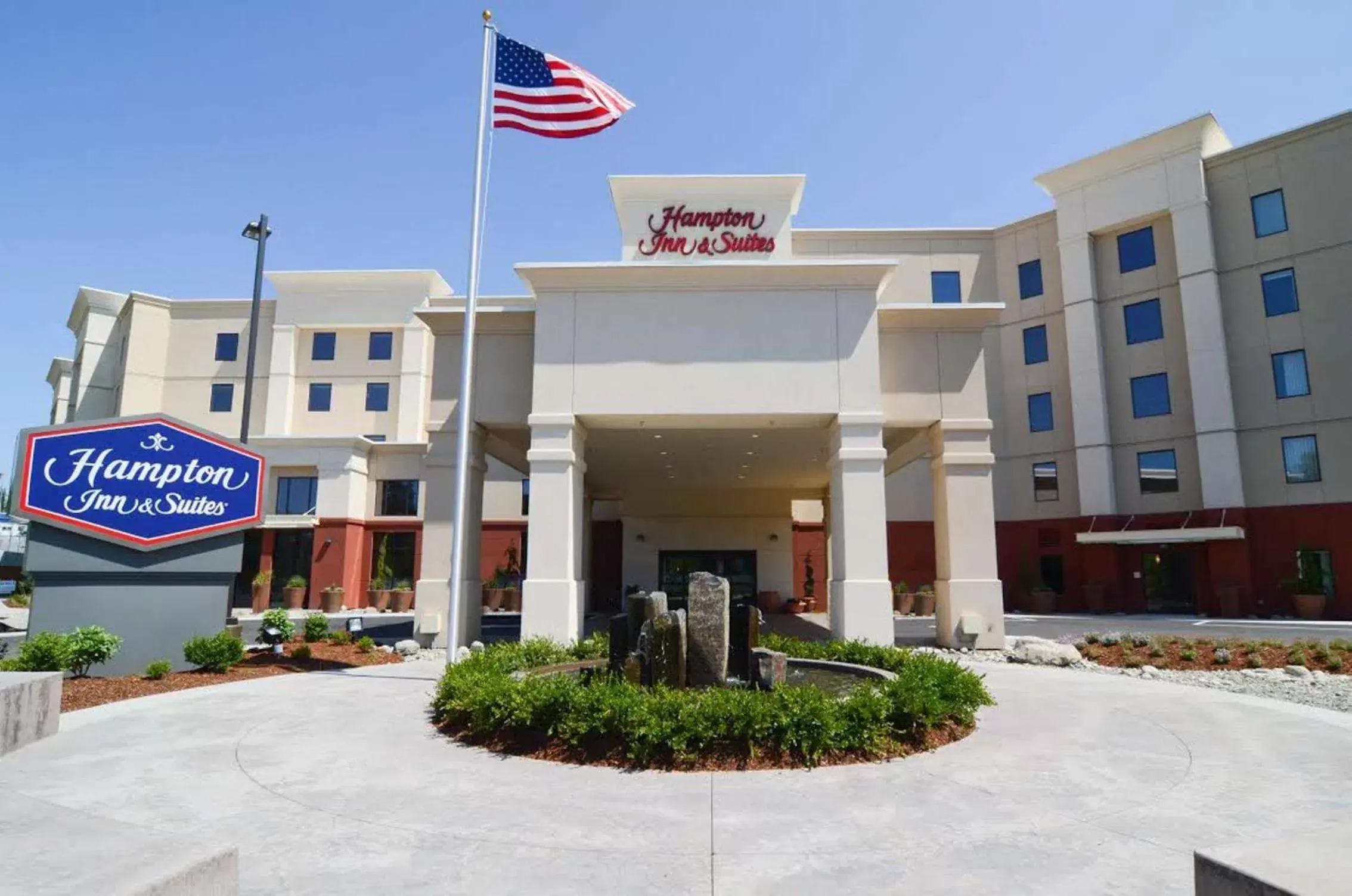 Property Building in Hampton Inn and Suites Seattle - Airport / 28th Avenue