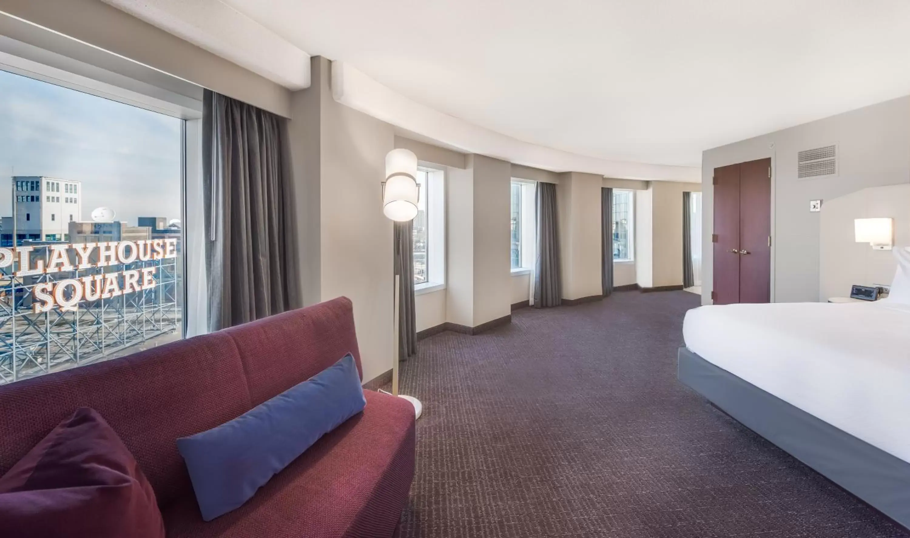 Seating area in Crowne Plaza Cleveland at Playhouse Square, an IHG Hotel