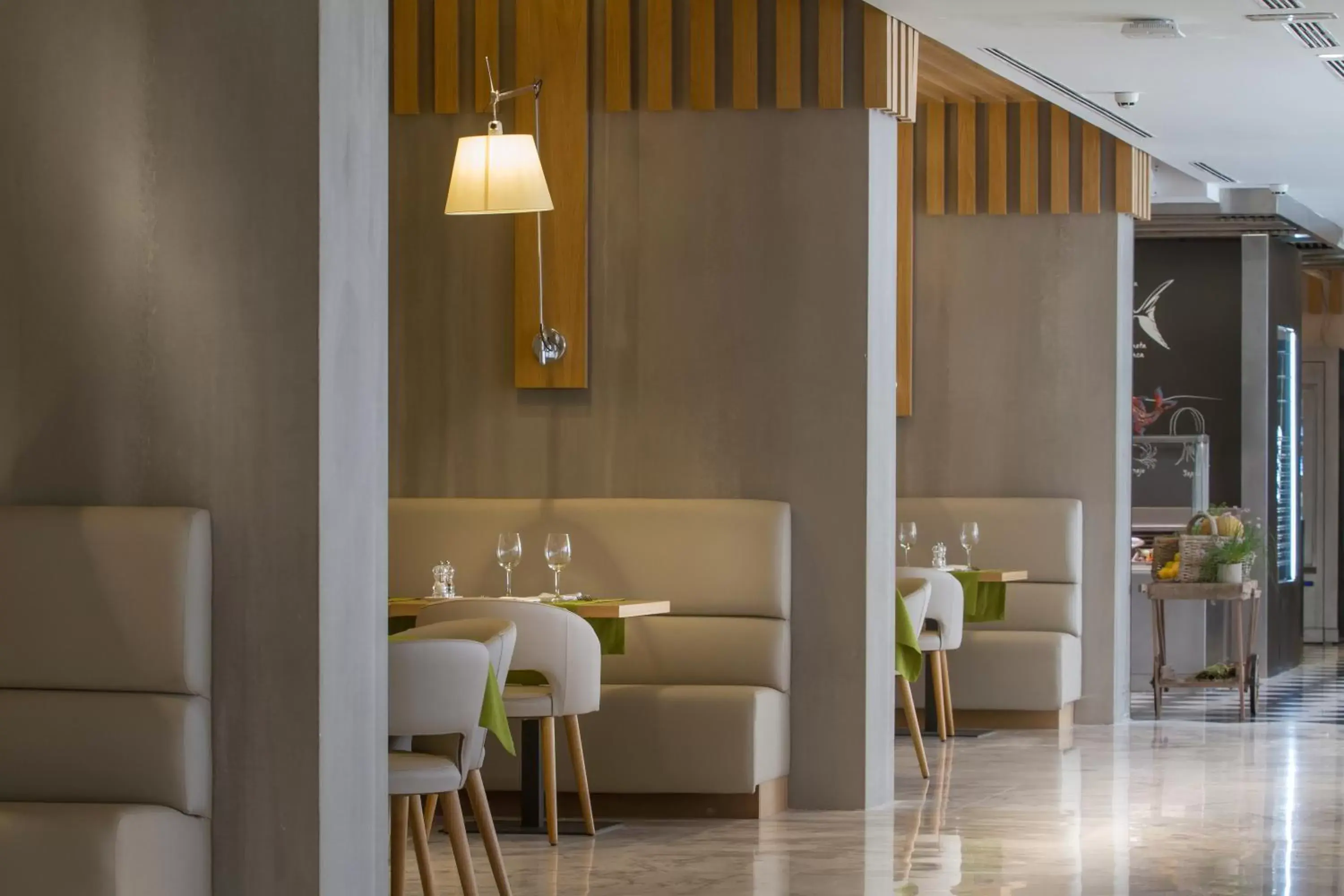 Restaurant/places to eat, Seating Area in Suitopía - Sol y Mar Suites Hotel