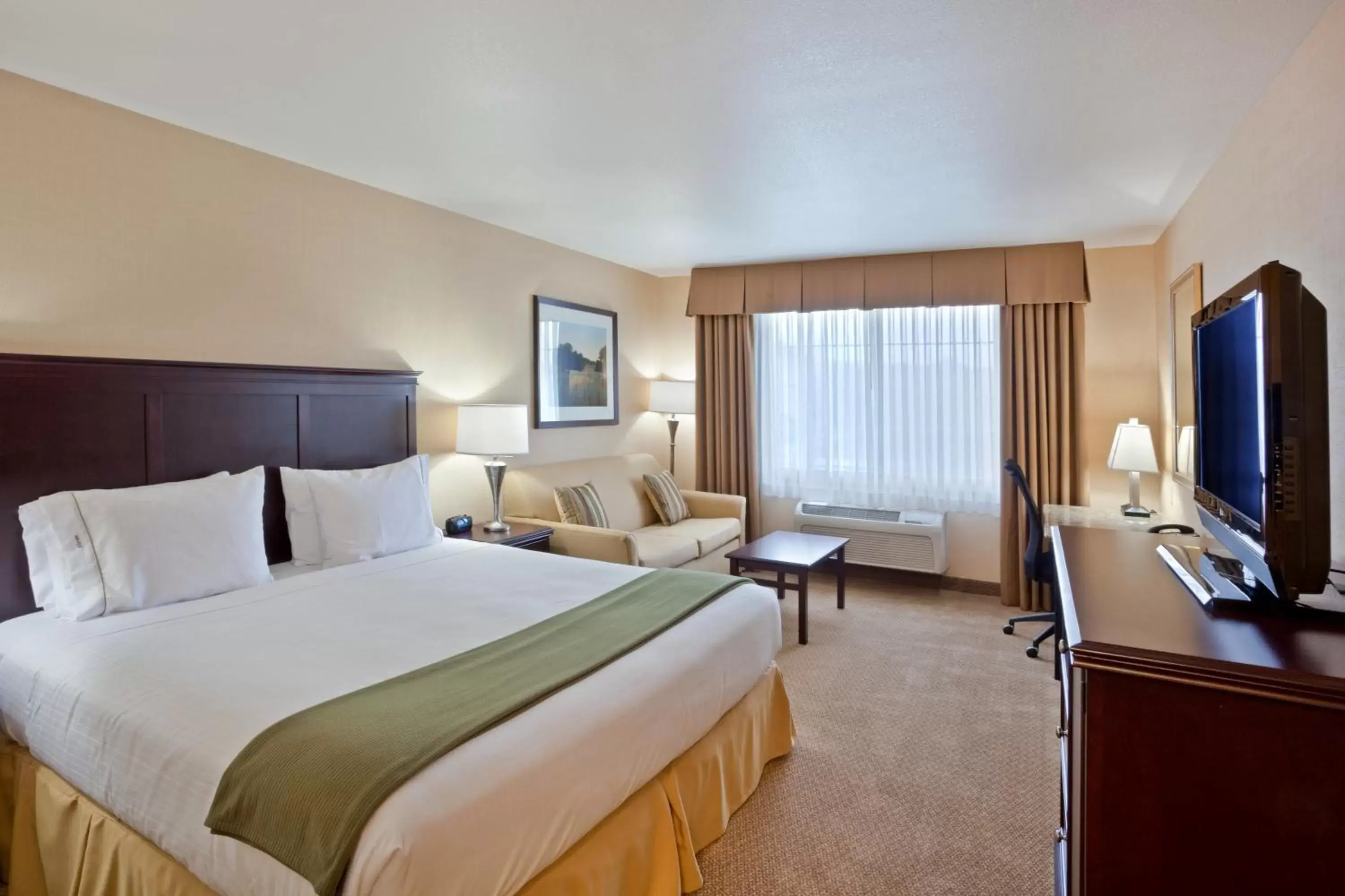 Photo of the whole room in Holiday Inn Express Pullman, an IHG Hotel