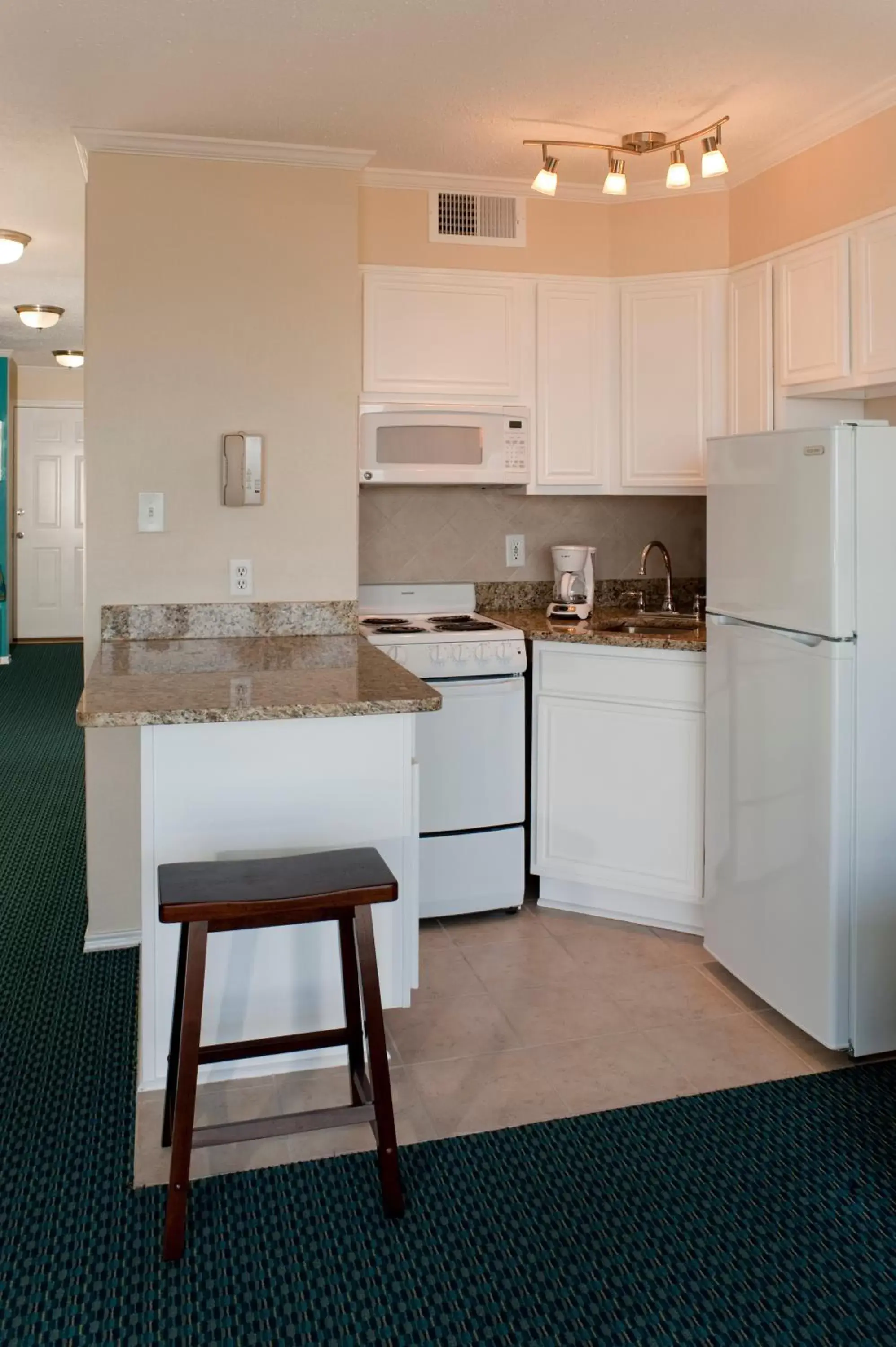 Kitchen or kitchenette, Kitchen/Kitchenette in Casa Del Mar Beachfront Suites
