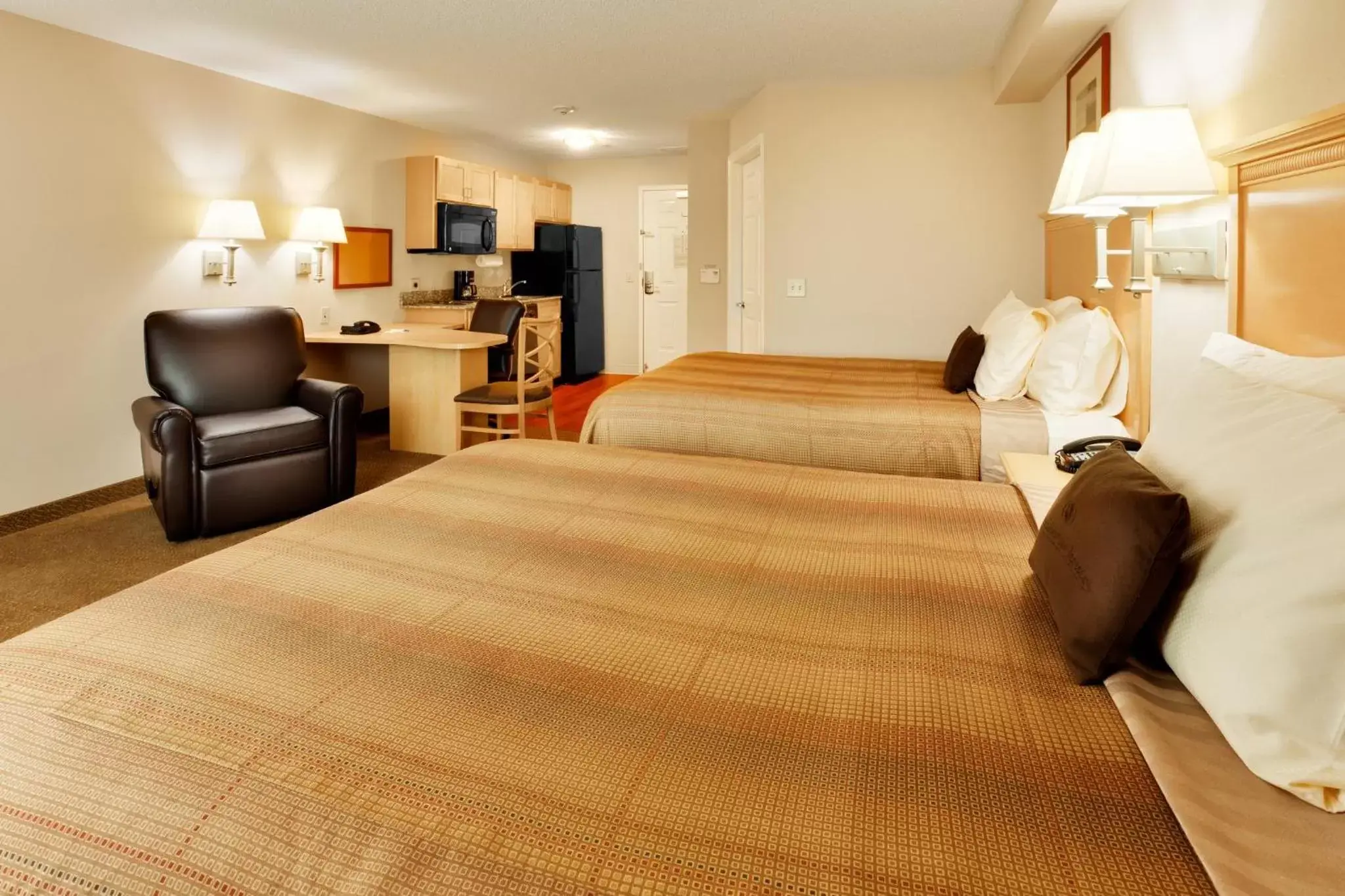 Photo of the whole room, Bed in Candlewood Suites Harrisburg I-81 Hershey Area, an IHG Hotel