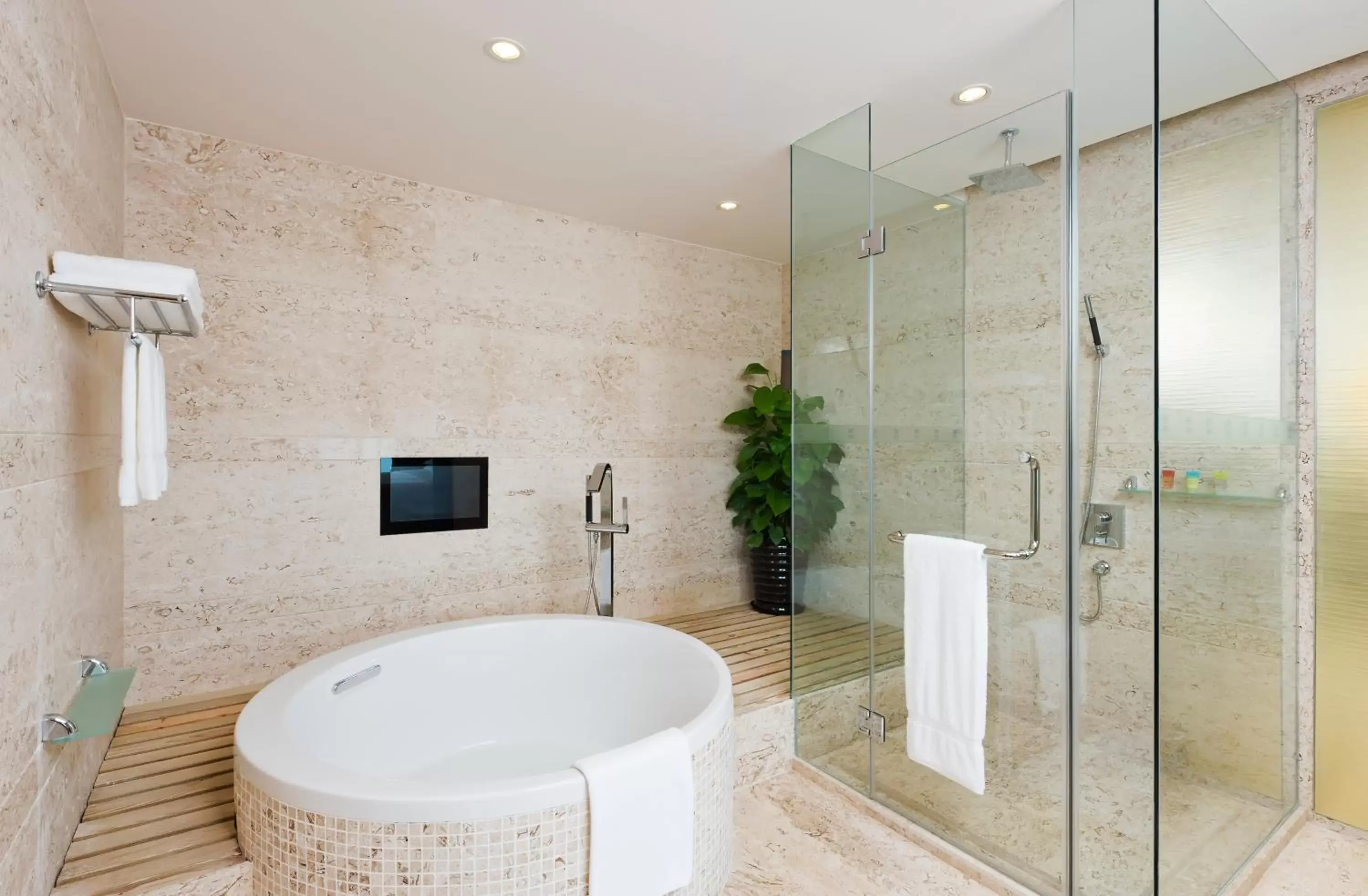 Bathroom in Four Points by Sheraton Hainan, Sanya