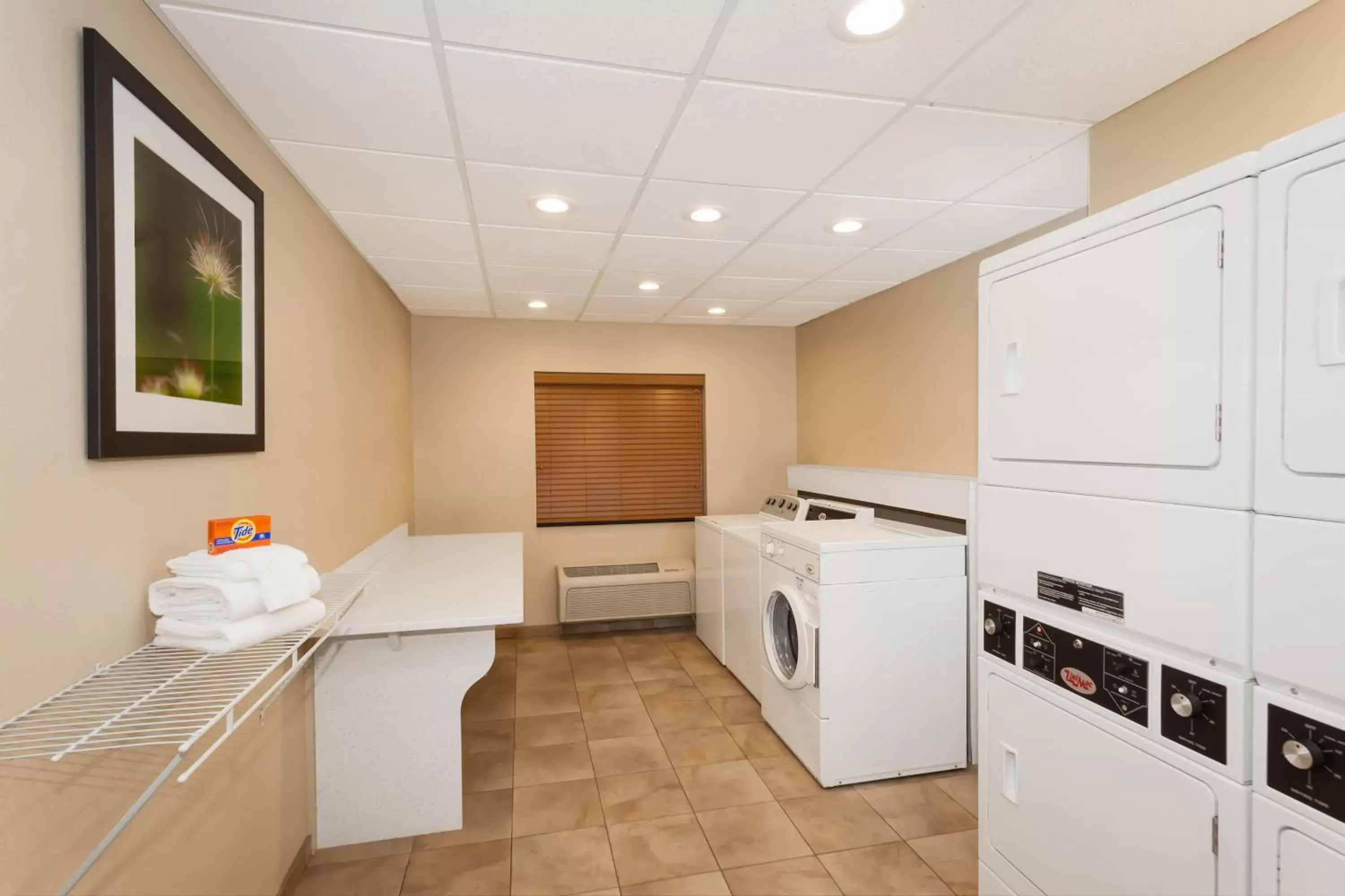 Other, Kitchen/Kitchenette in Candlewood Suites Aurora-Naperville, an IHG Hotel