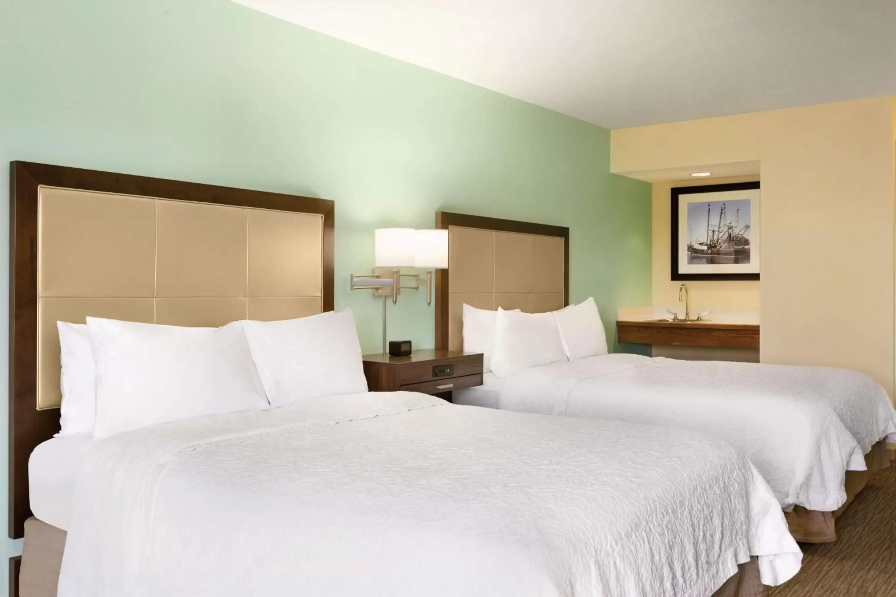 Queen Room with Bath Tub - Disability/Hearing Access - Non-Smoking in Hampton Inn & Suites Tarpon Springs Queen Room with Bath Tub - Disability/Hearing Access - Non-Smoking in Hampton Inn & Suites Tarpon Springs