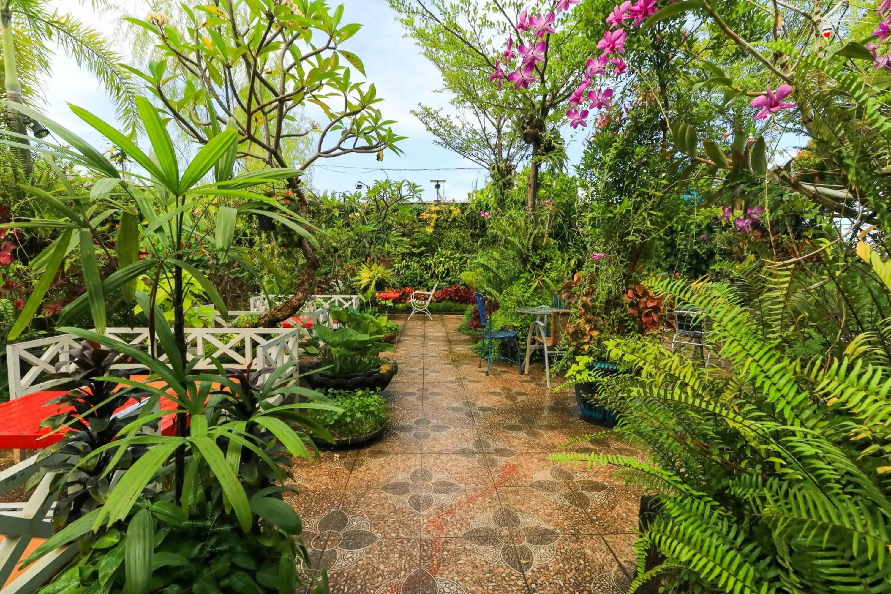 Garden in Labuana Homestay & Cafe Garden by ZUZU