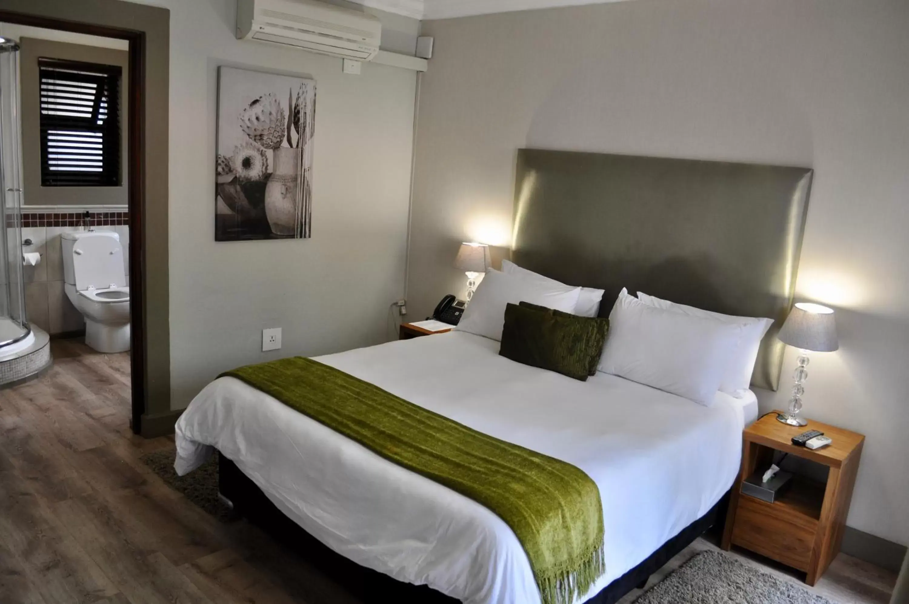 Bedroom, Bed in Menlyn Boutique Hotel