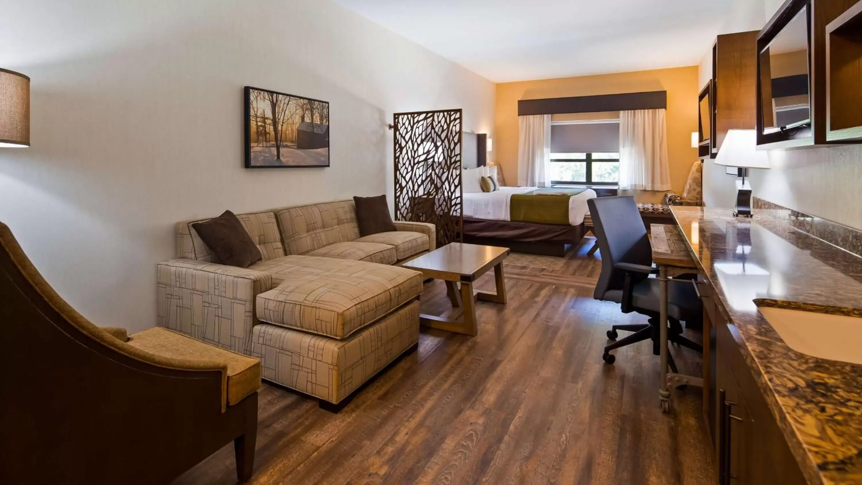 Large King Suite - Non-Smoking in Best Western Plus Franciscan Square Inn & Suites Steubenville