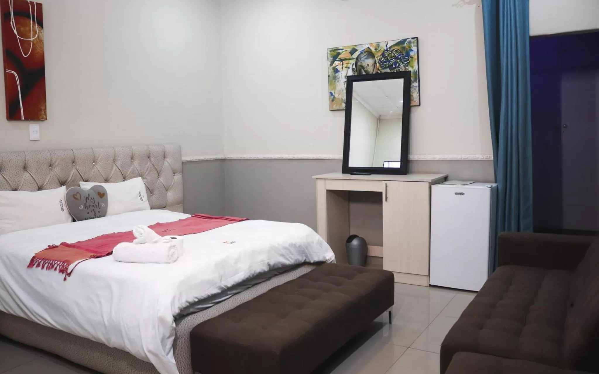 Bedroom, Bed in Gold Crown International Hotel Johannesburg