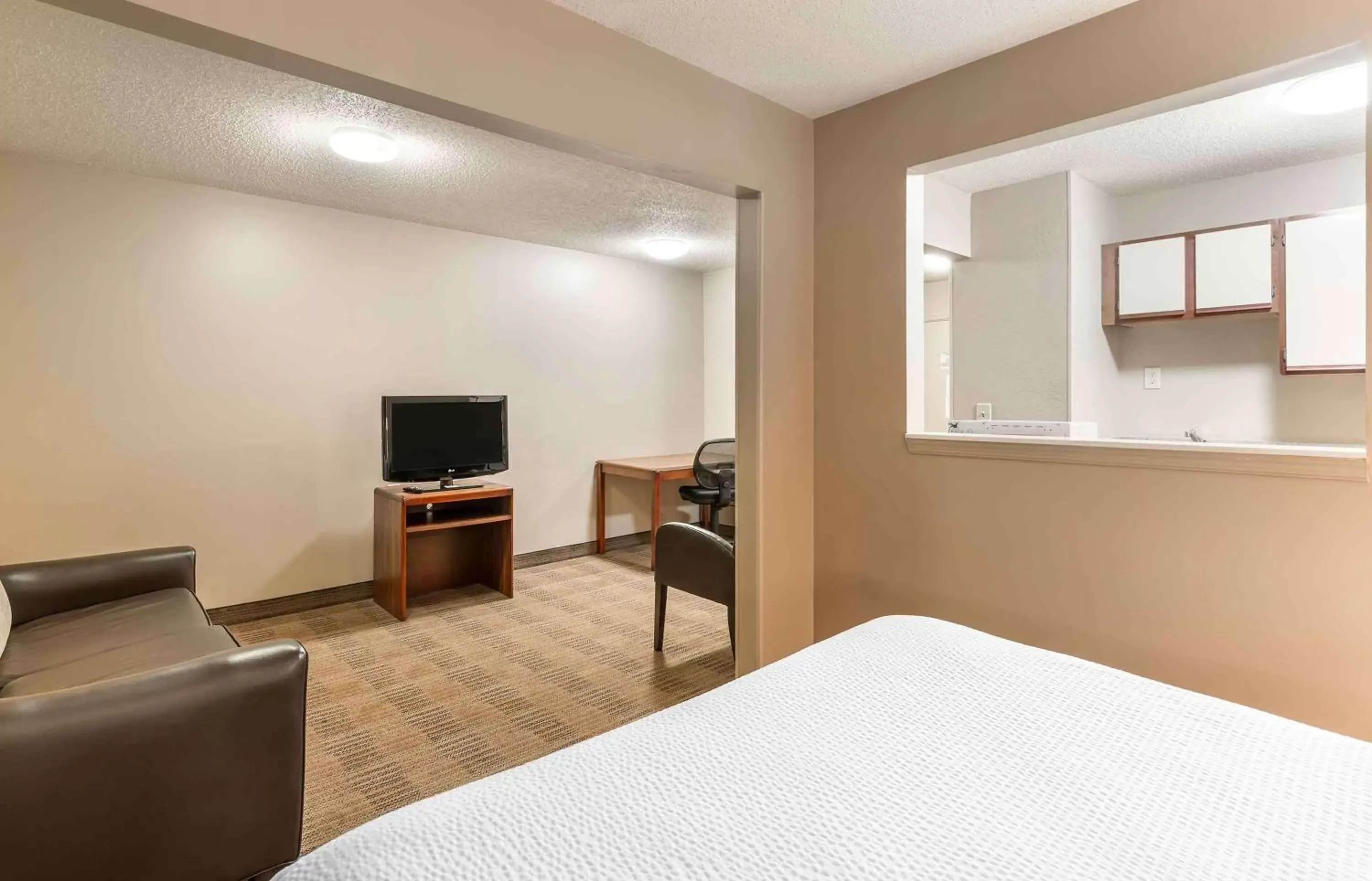 Bedroom, Bed in Extended Stay America Select Suites - Richmond - Innsbrook