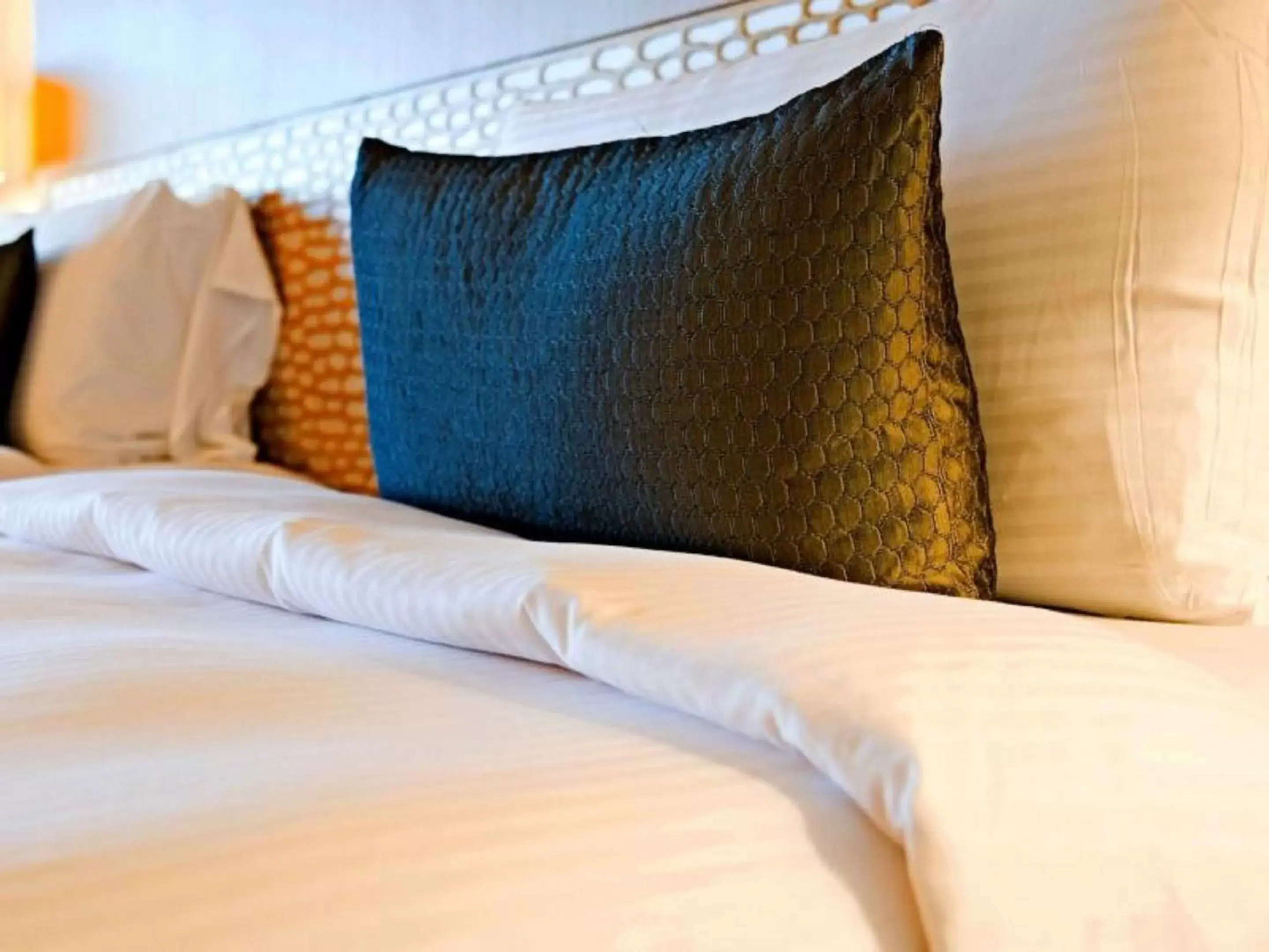 Bedroom, Bed in Cliff Hotel Bedroom, Bed in Cliff Hotel