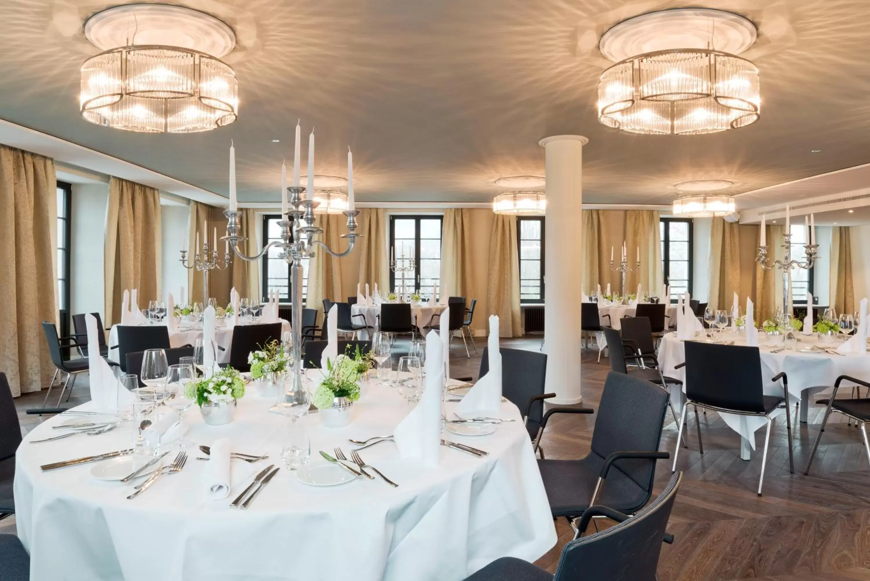 Banquet/Function facilities, Restaurant/Places to Eat in Hotel Kettenbrücke