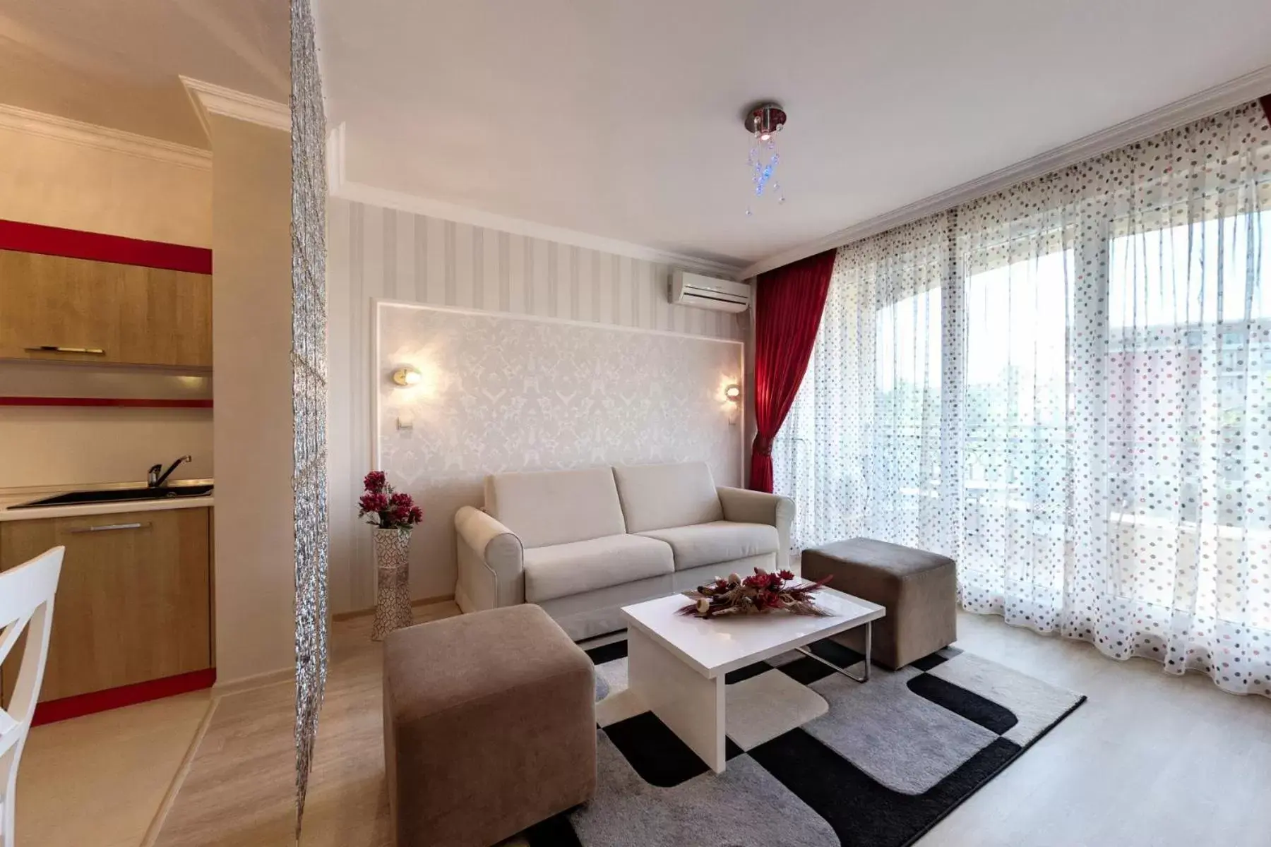 Living room in Penelopa Palace Apart Hotel & SPA Living room in Penelopa Palace Apart Hotel & SPA