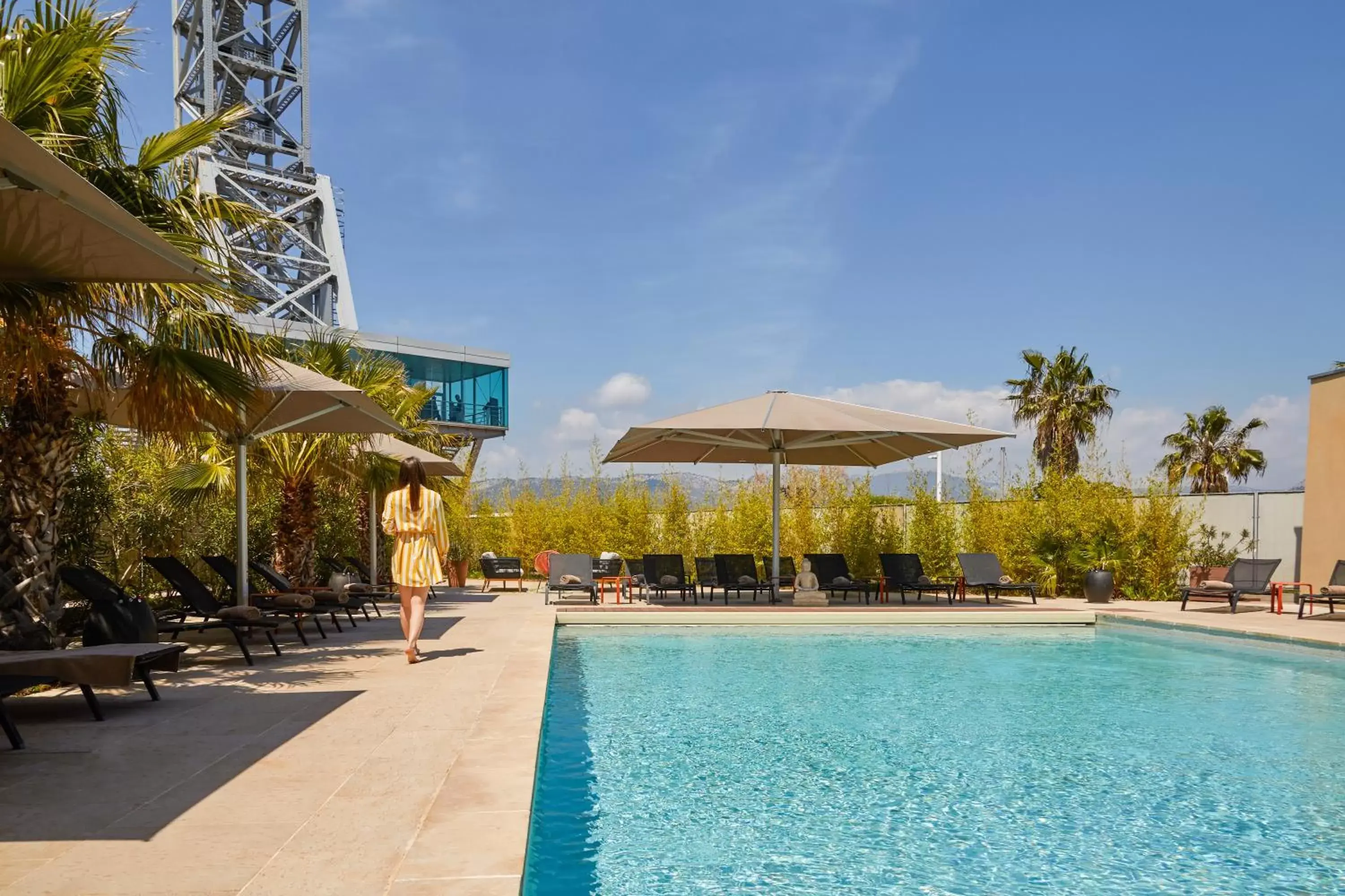 Swimming Pool in Hôtel Mercure Toulon La Seyne-Sur-Mer