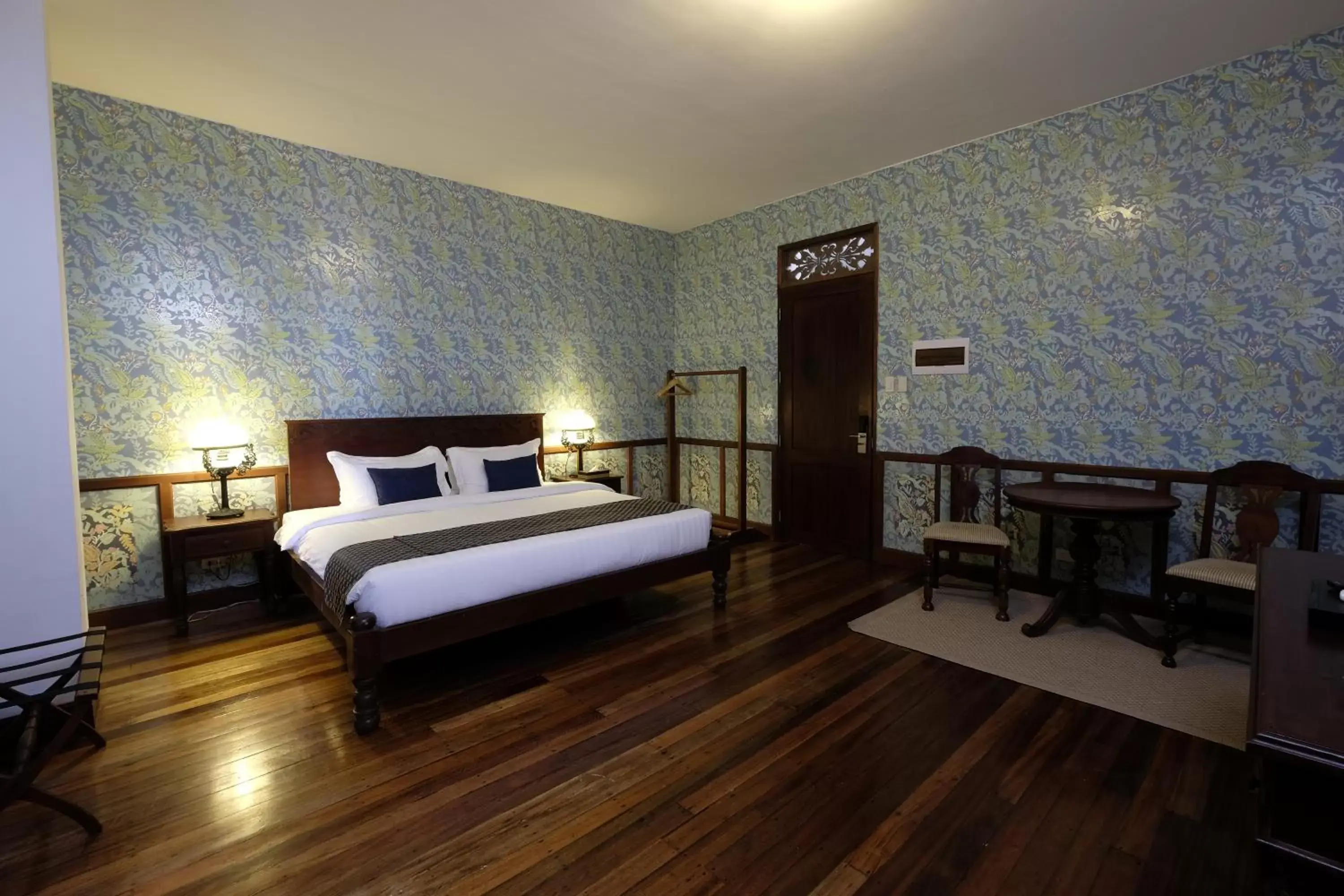 Photo of the whole room, Bed in Las Casas Filipinas de Acuzar