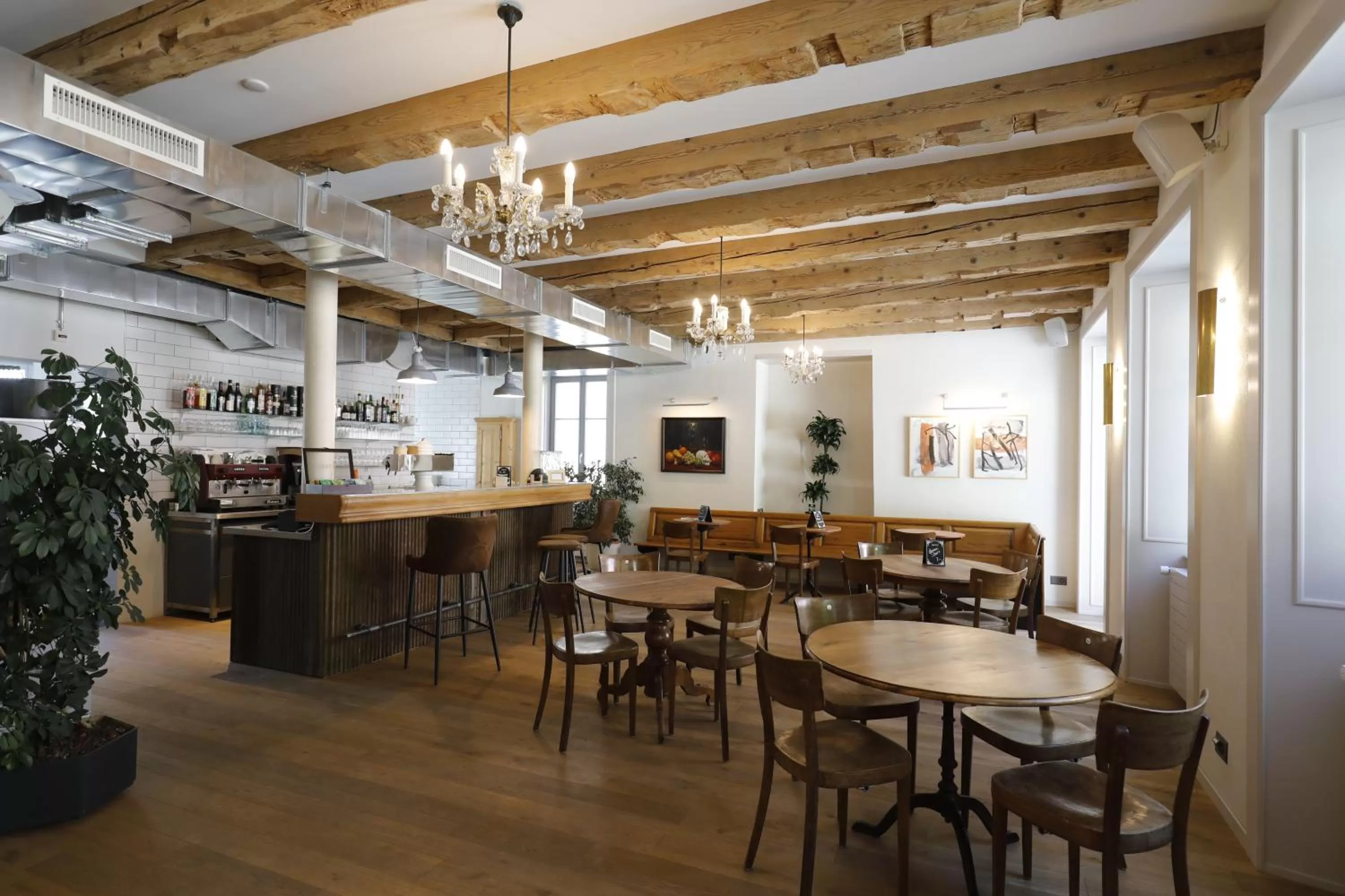 Restaurant/places to eat in Fleur de Lis