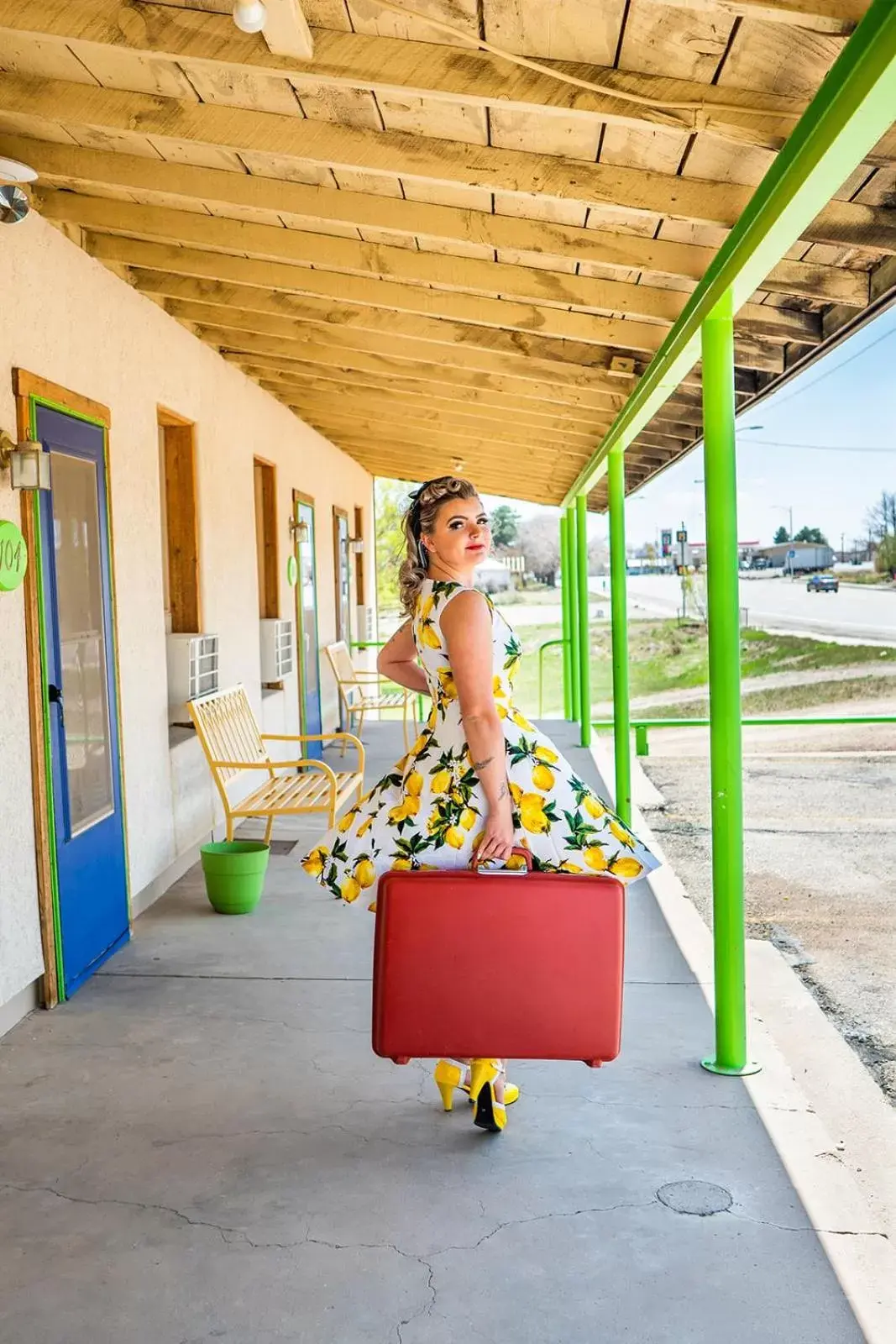 Property building, Children in The Atomic Blue Motor-Inn