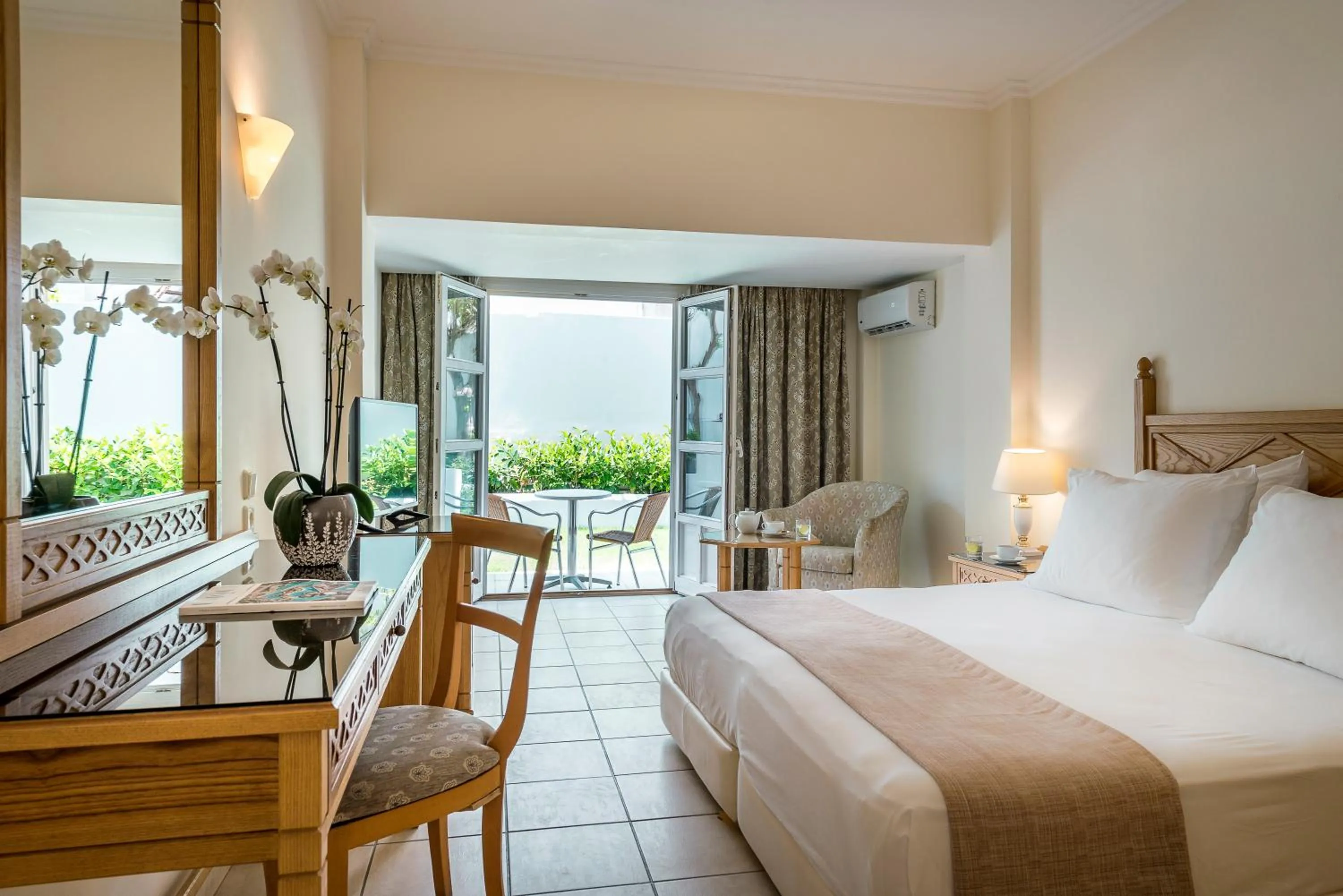 Bedroom, Bed in Mitsis Petit Palais