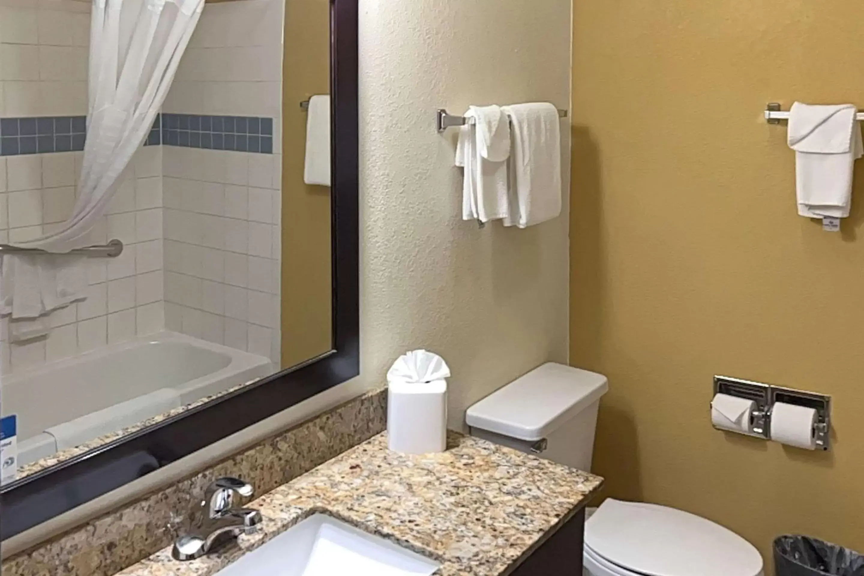 Bedroom, Bathroom in Quality Inn & Suites Farmington