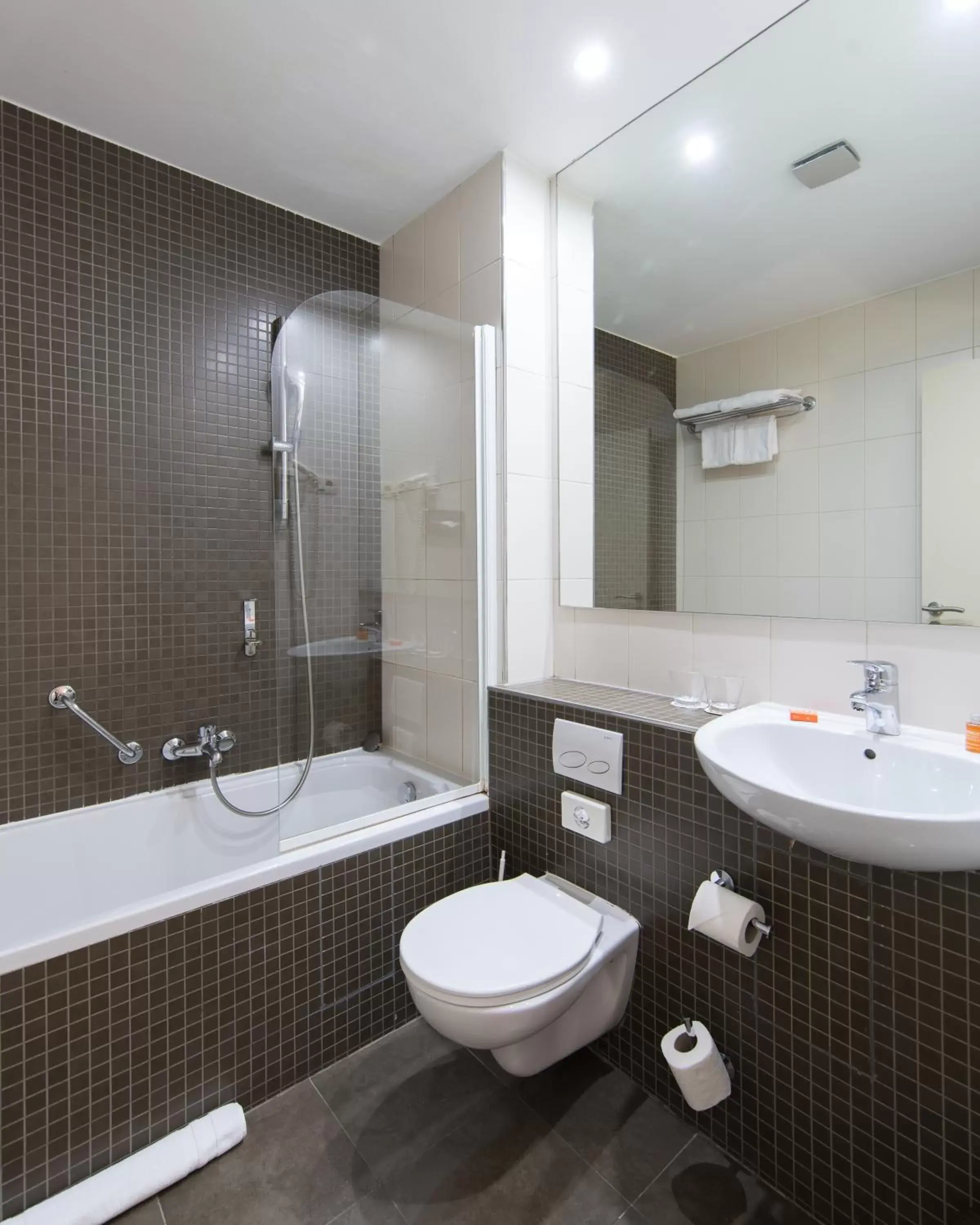 Bathroom in Hotel Chambord