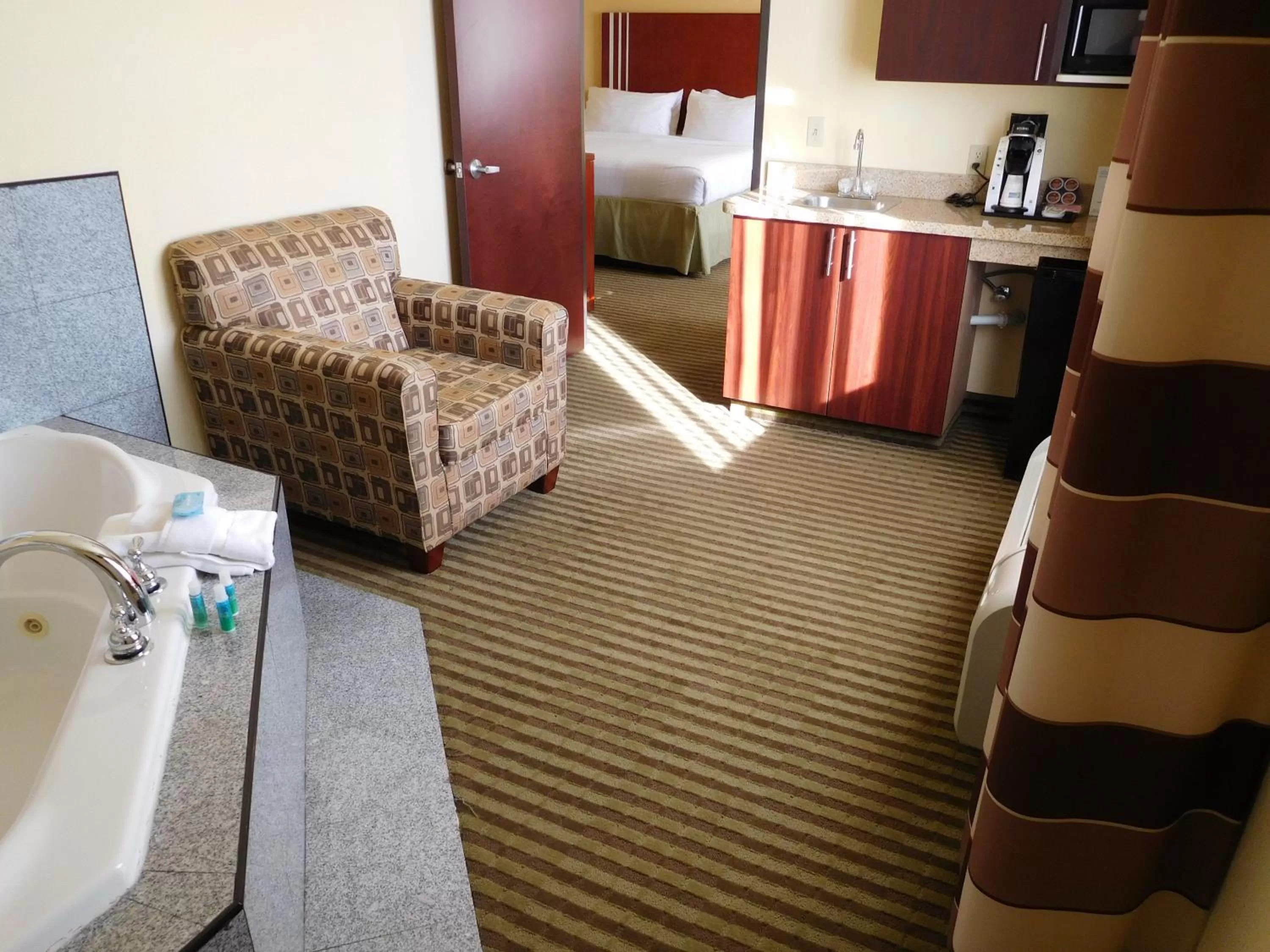 Photo of the whole room, Bed in Holiday Inn Express Ponca City by IHG