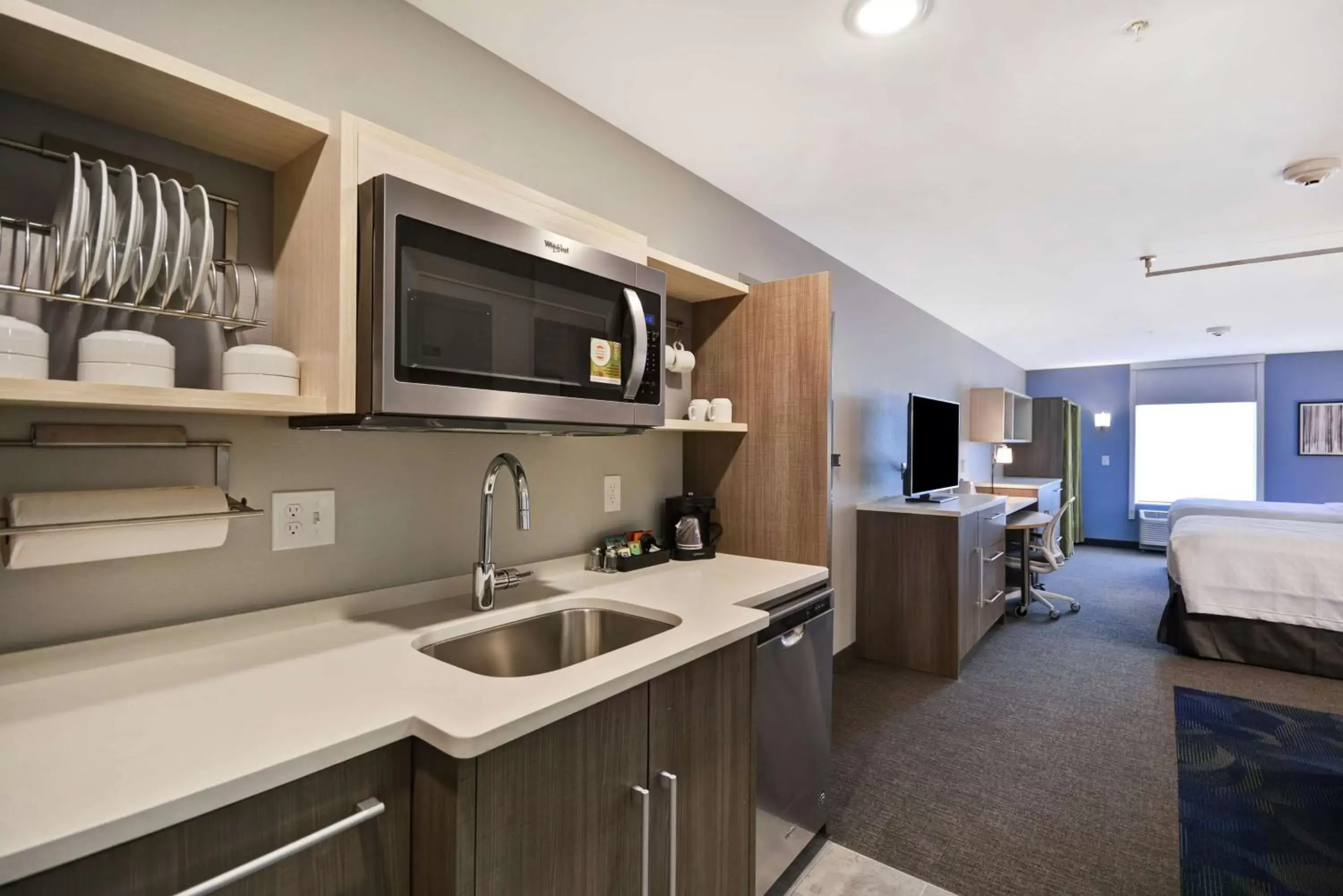 Bedroom, Kitchen/Kitchenette in Home2 Suites By Hilton Grand Rapids North