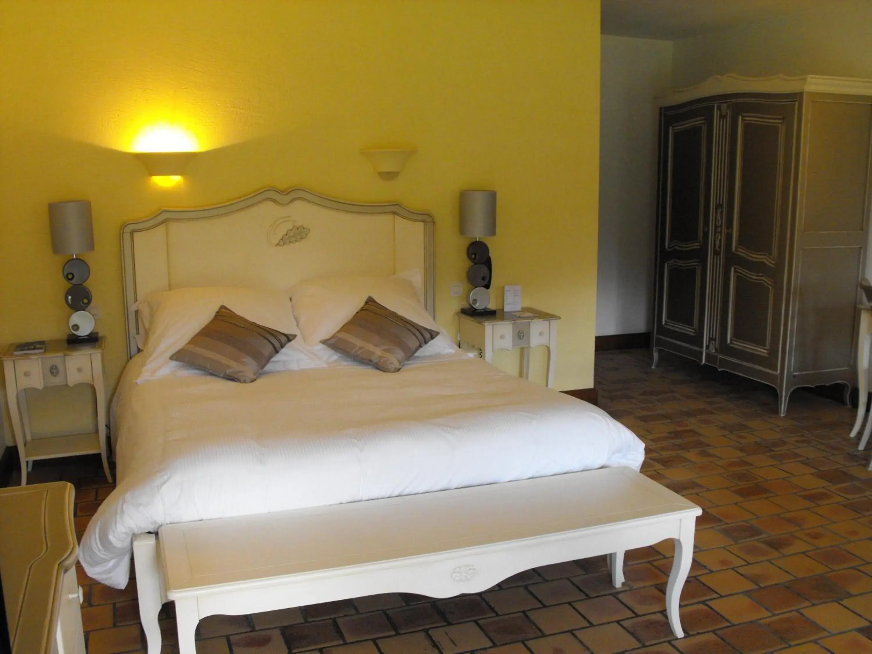 Bed in L'Oree des Chenes, The Originals Relais (Relais du Silence)