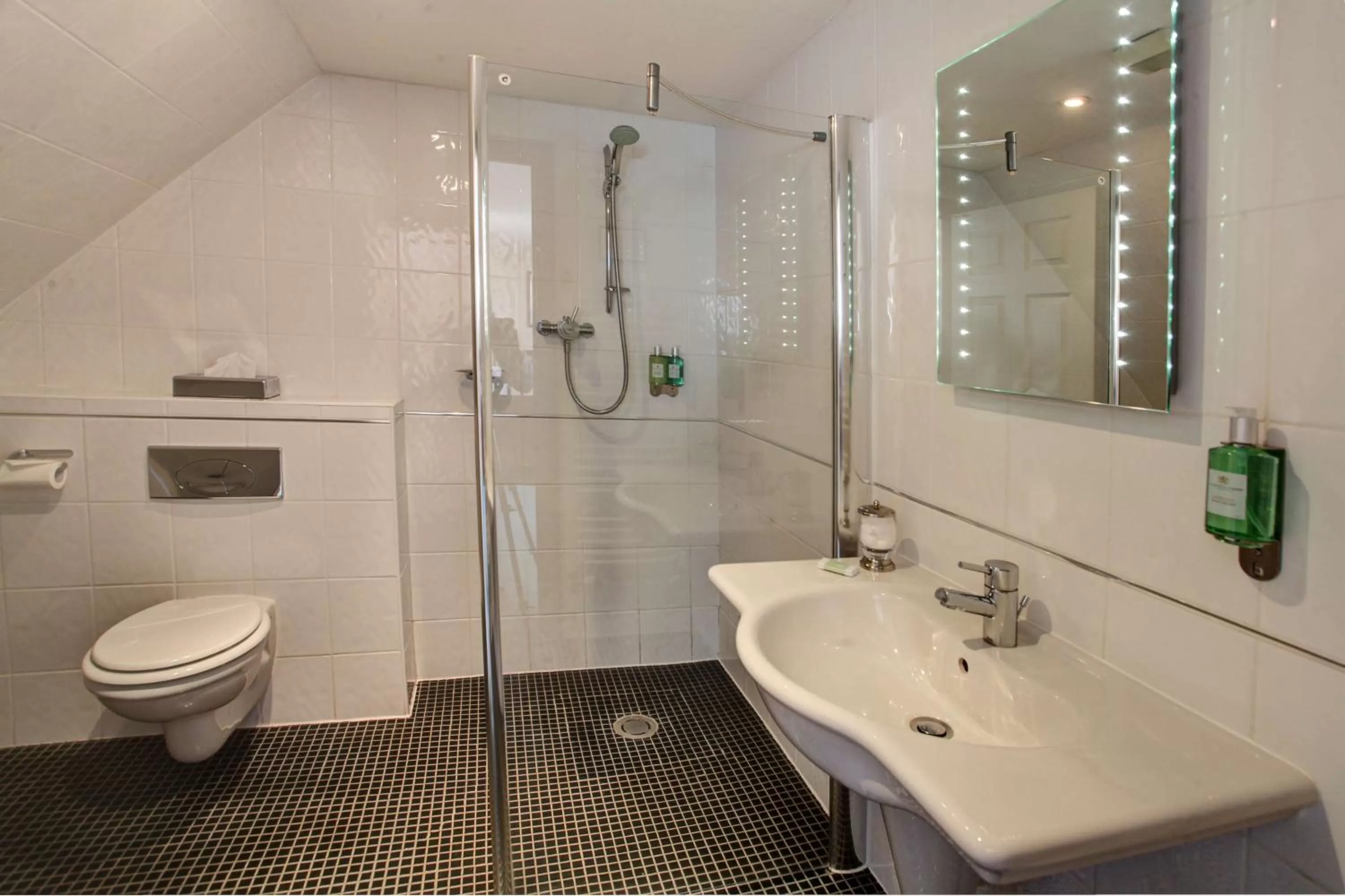 Photo of the whole room in The Grange at Oborne