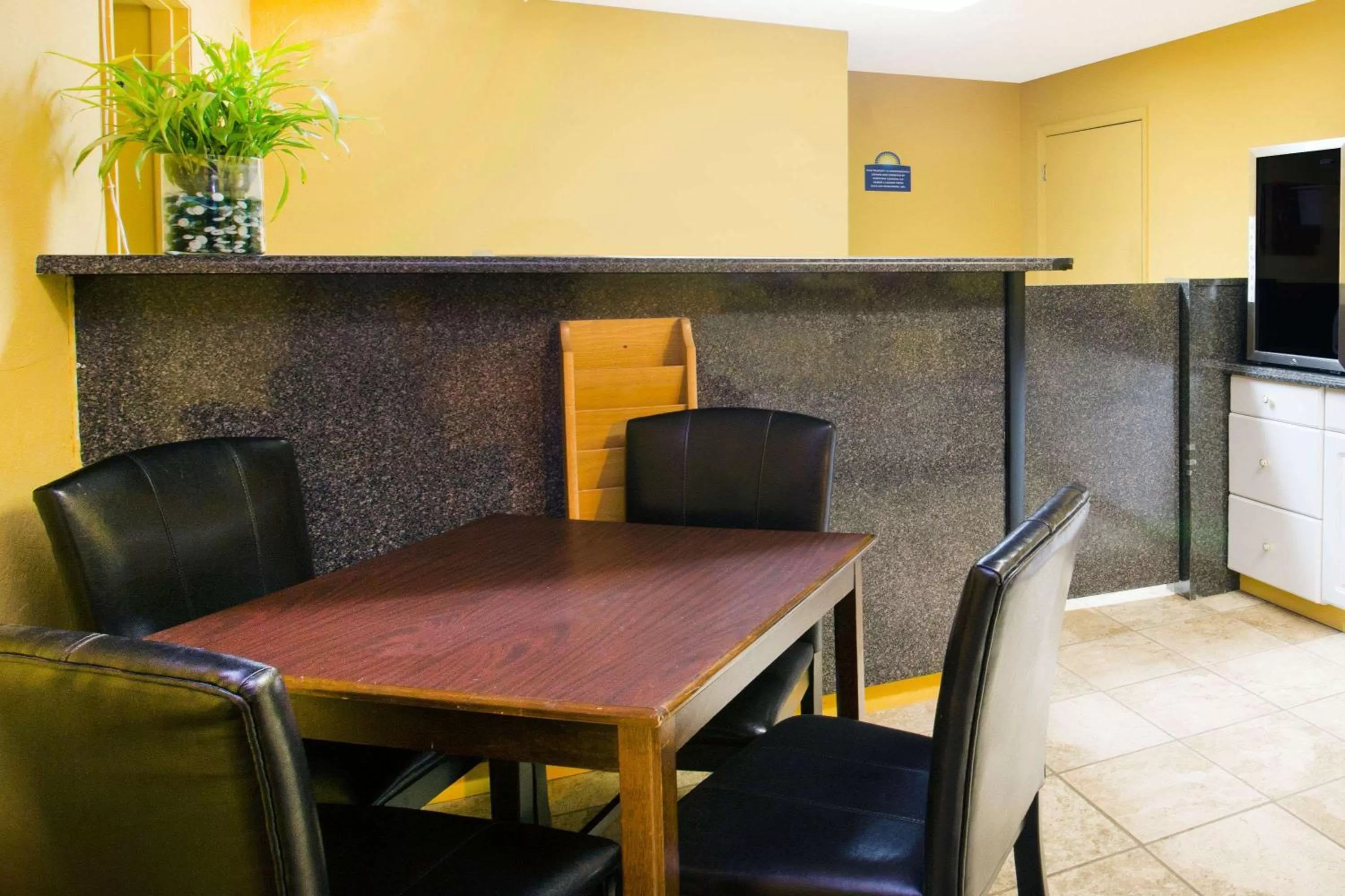 Lobby or reception in Days Inn by Wyndham Camilla