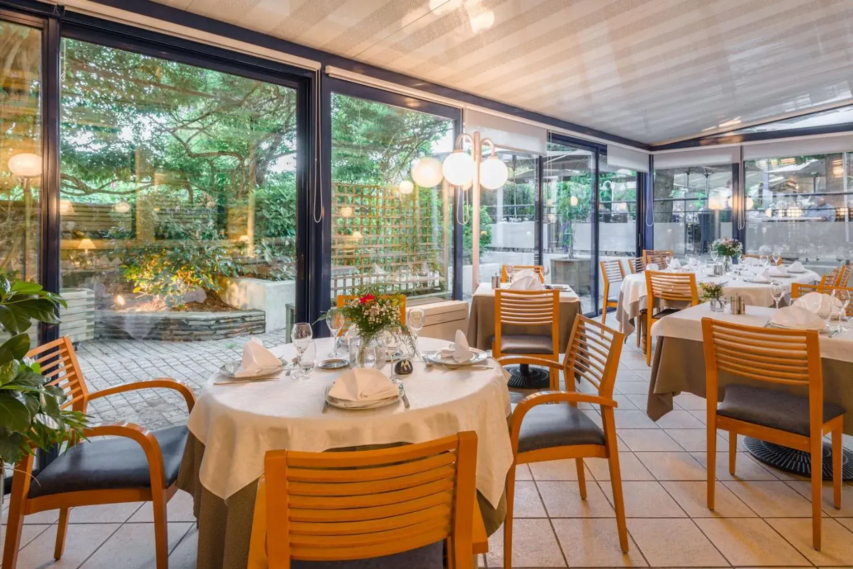 Banquet/Function facilities, Restaurant/Places to Eat in Logis Hotel Le Sablier du Temps