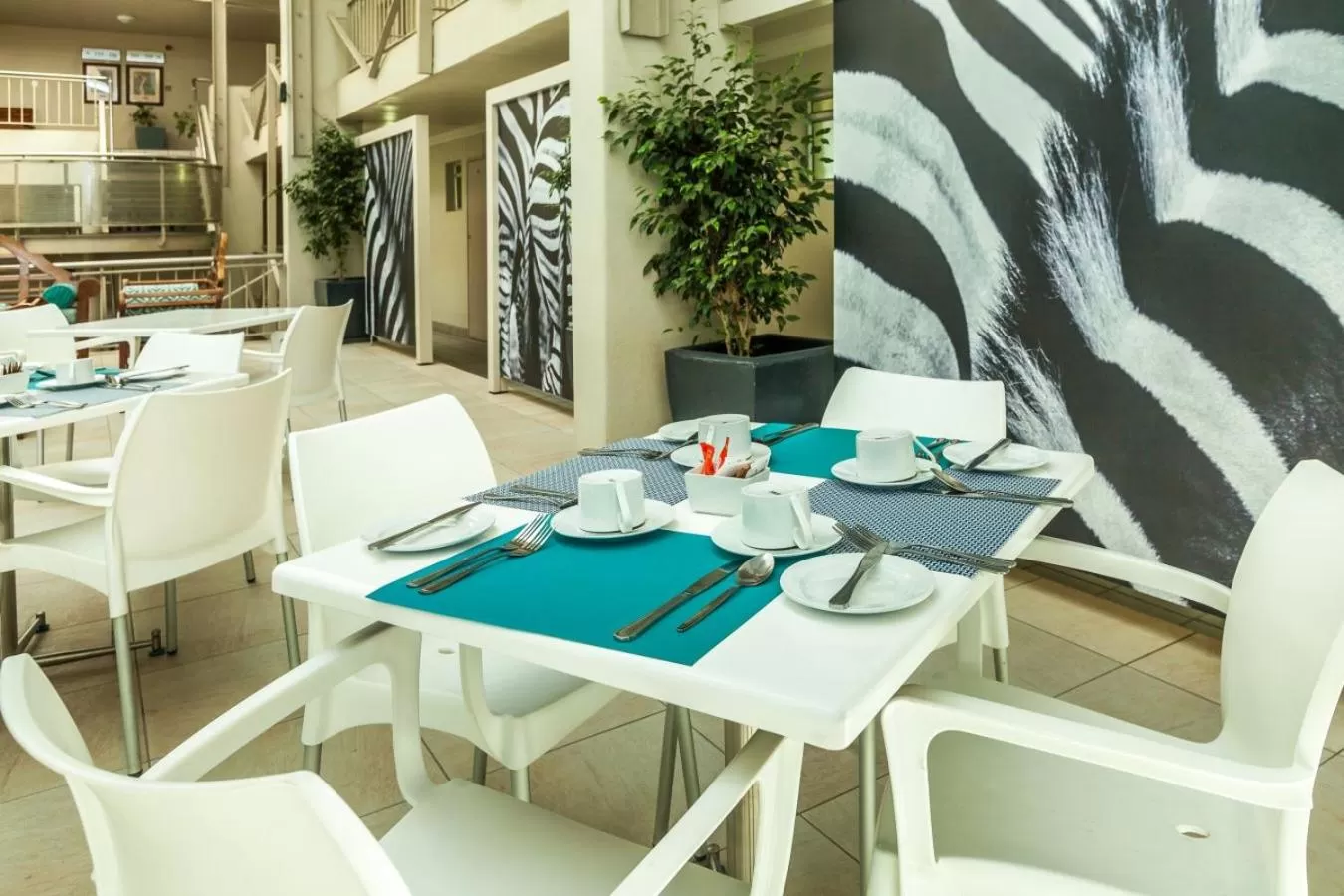 Restaurant/places to eat in Peermont Metcourt Hotel