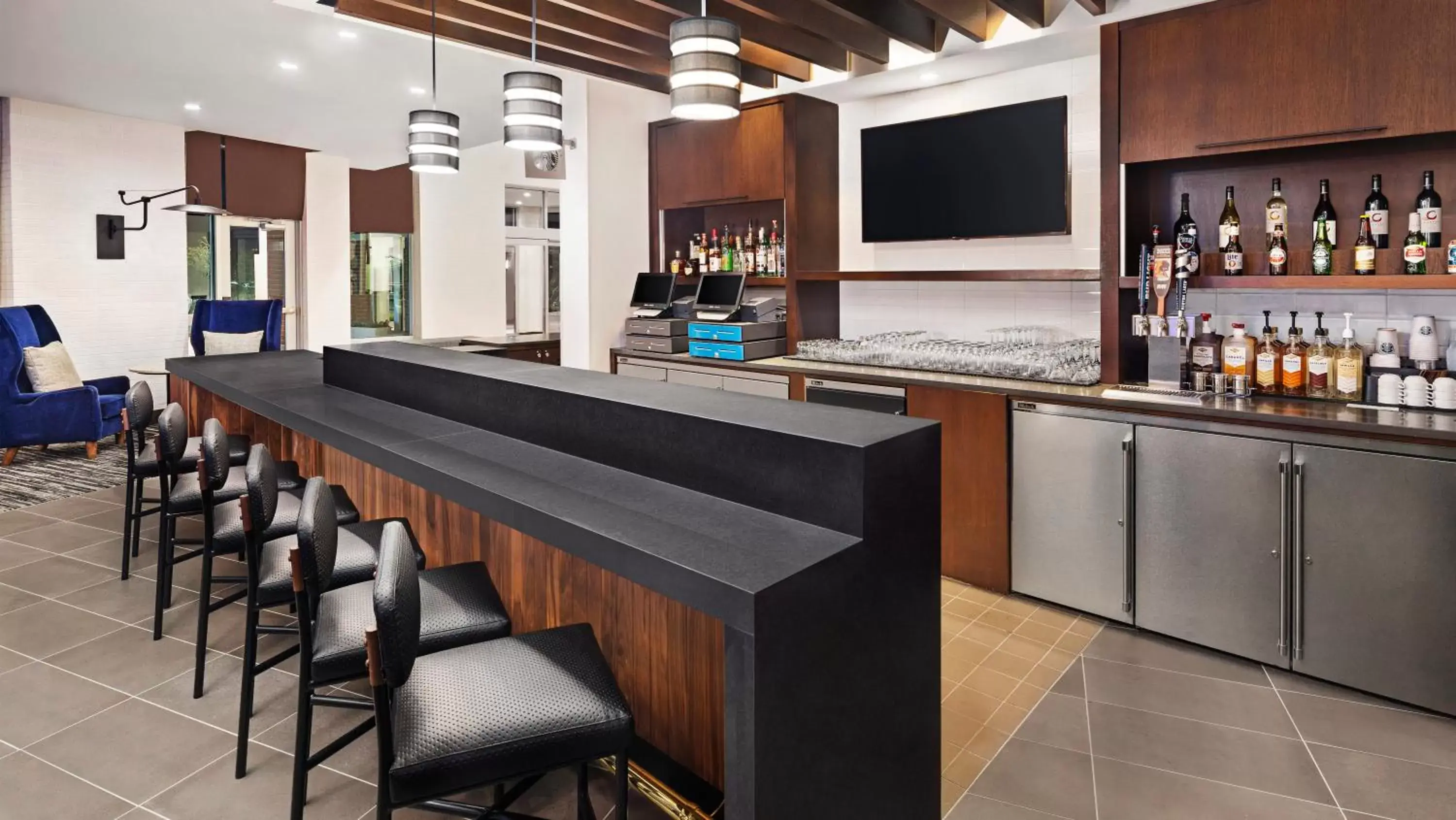 Lounge or bar in Hyatt Place Jacksonville St. Johns Town Center Lounge or bar in Hyatt Place Jacksonville St. Johns Town Center