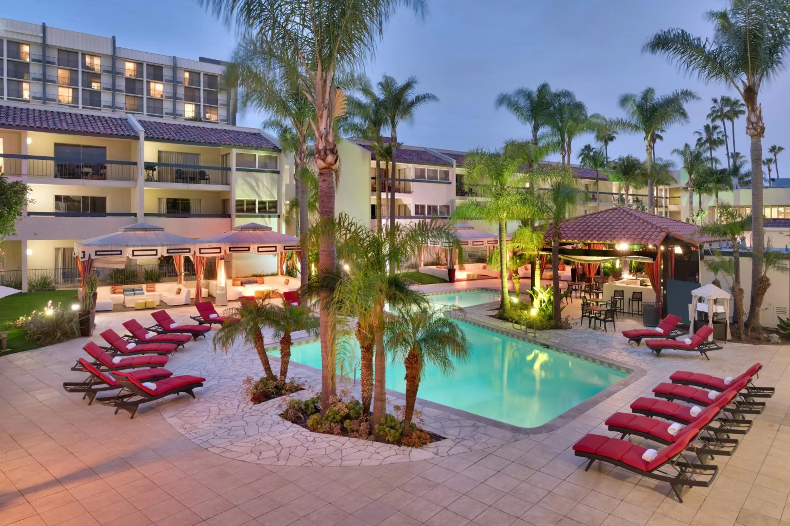 Swimming pool in Atrium Hotel Orange County