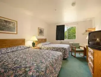 Queen Room with Two Queen Beds - Non-Smoking in Super 8 by Wyndham Canonsburg/Pittsburgh Area Queen Room with Two Queen Beds - Non-Smoking in Super 8 by Wyndham Canonsburg/Pittsburgh Area