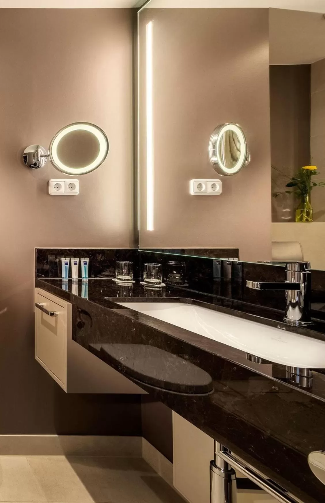 Bathroom in Dorint Hotel Bremen