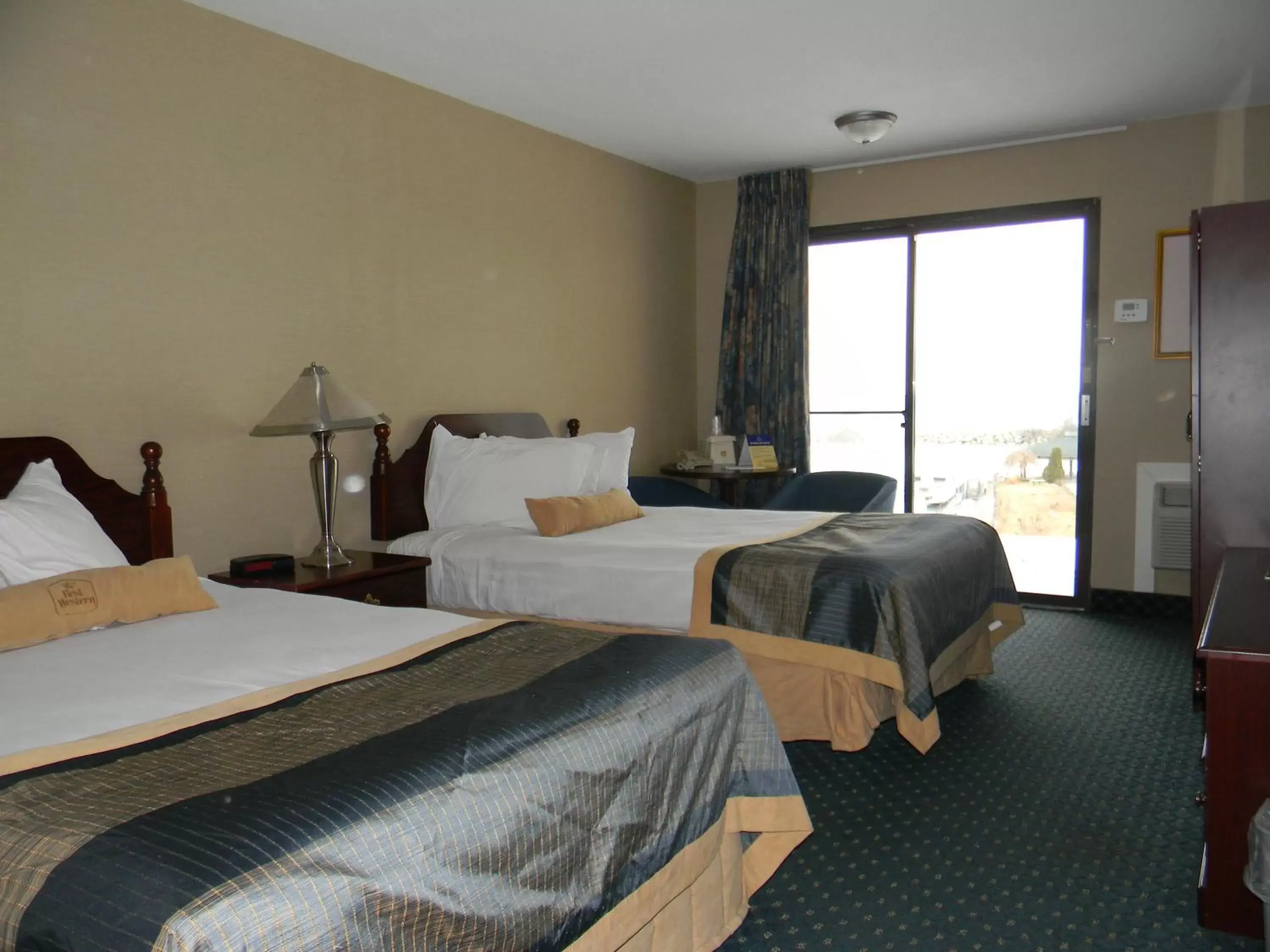 Bedroom, Bed in Ramada by Wyndham Jordan/Beacon Harbourside Resort